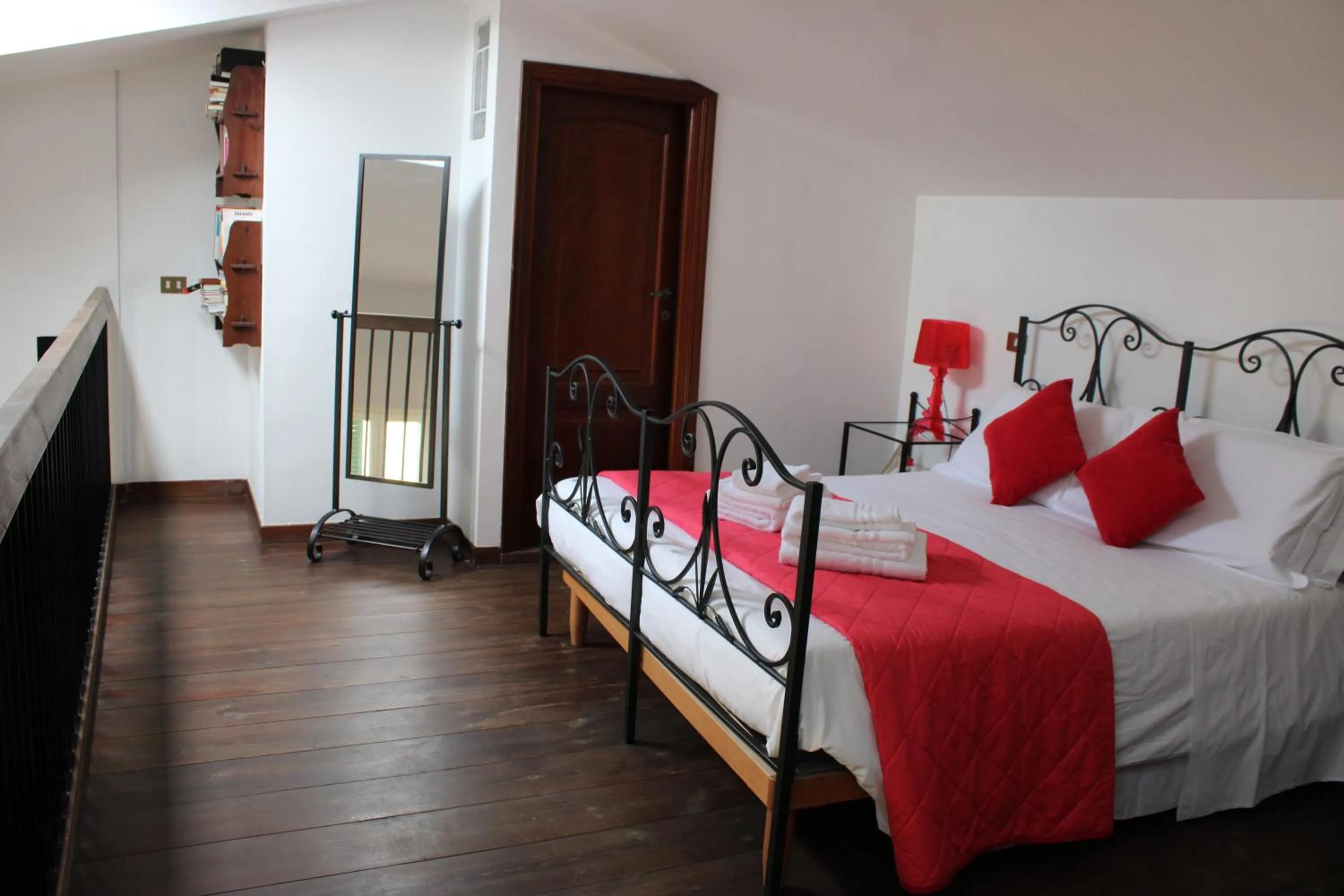 Bedroom, Bed in La luce del borgo