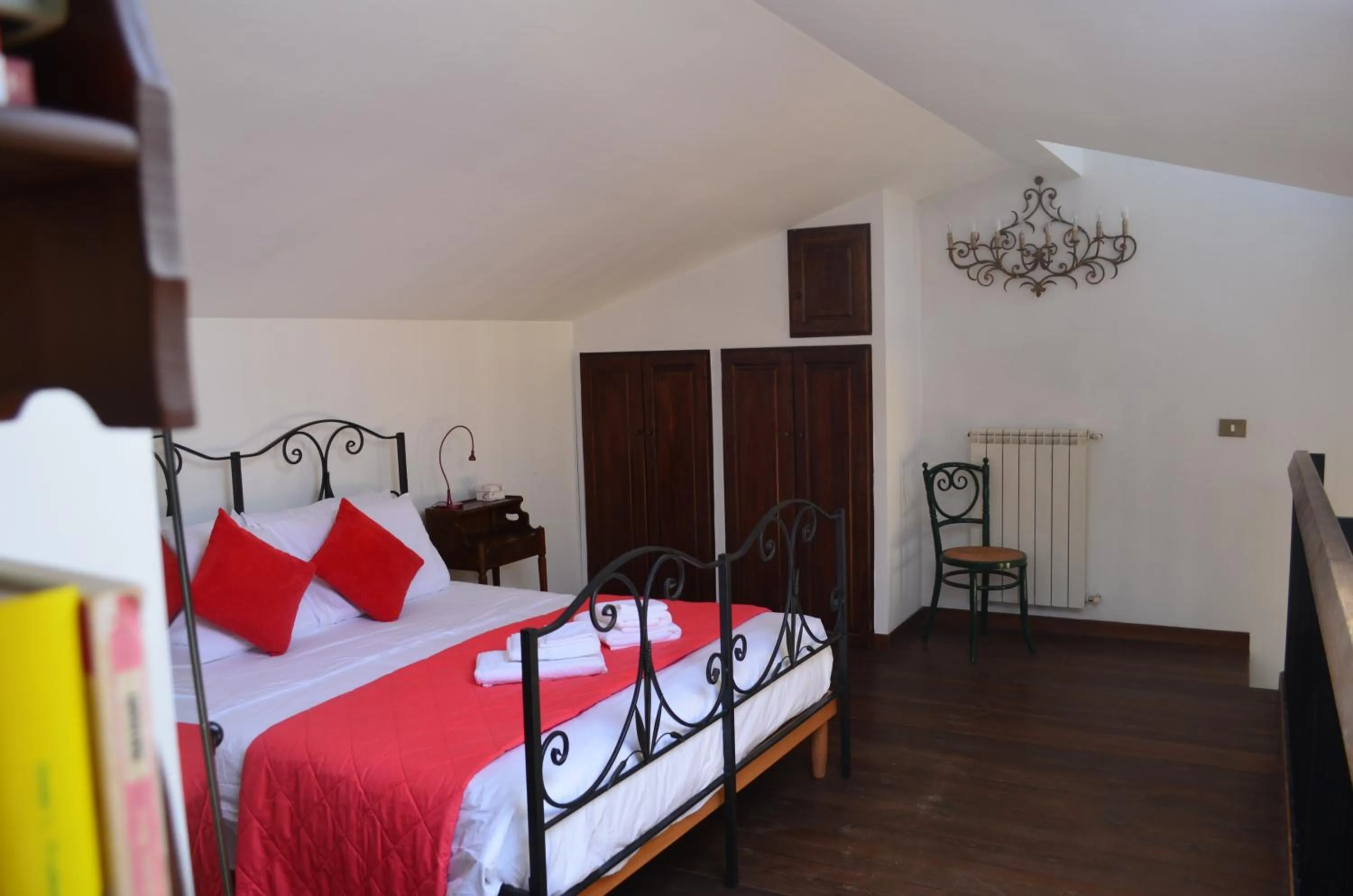 Bedroom, Bed in La luce del borgo