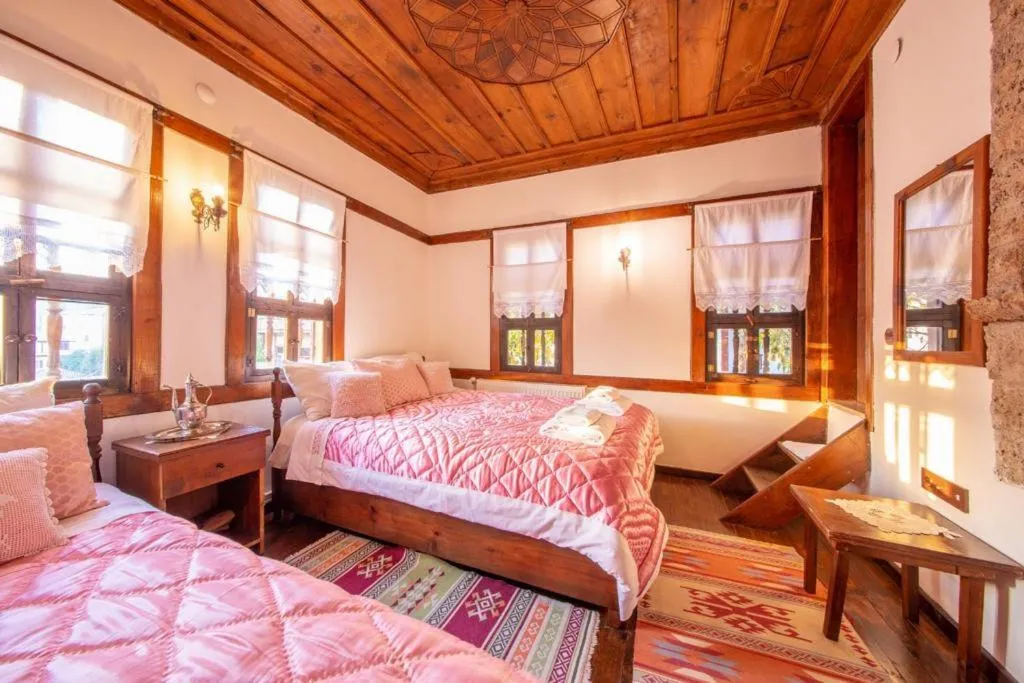 Bed in Süleyman Bey Konağı