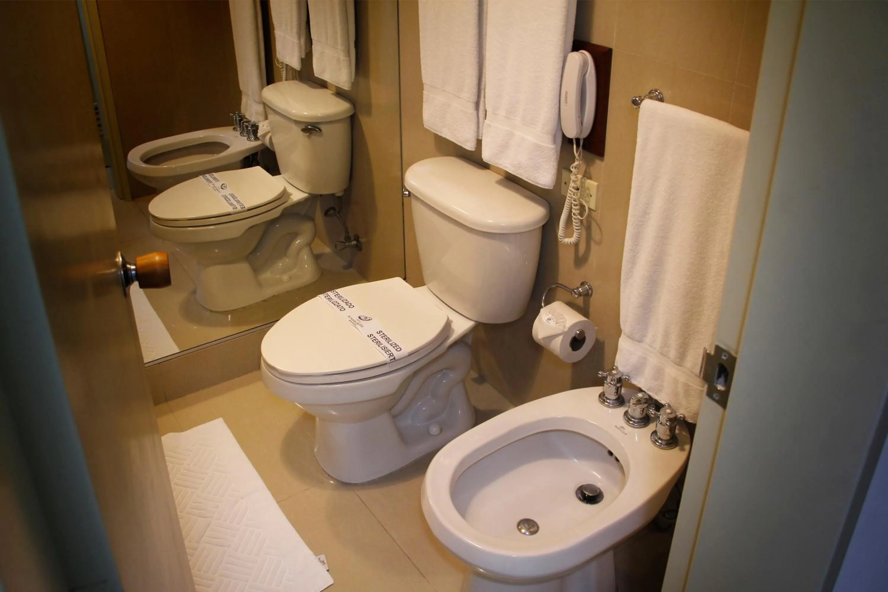Bathroom in HOTEL ALTAMIRA SUITES