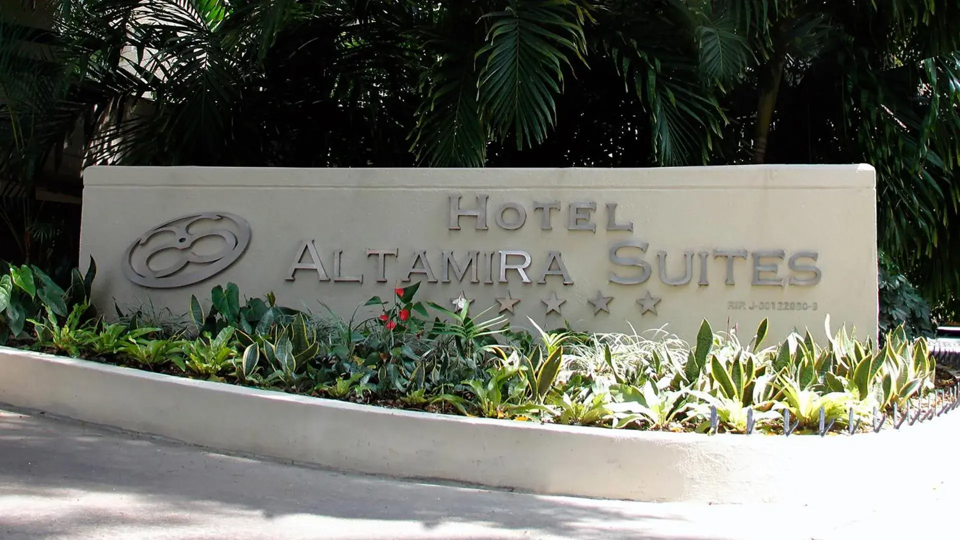 Property building in HOTEL ALTAMIRA SUITES Property building in HOTEL ALTAMIRA SUITES