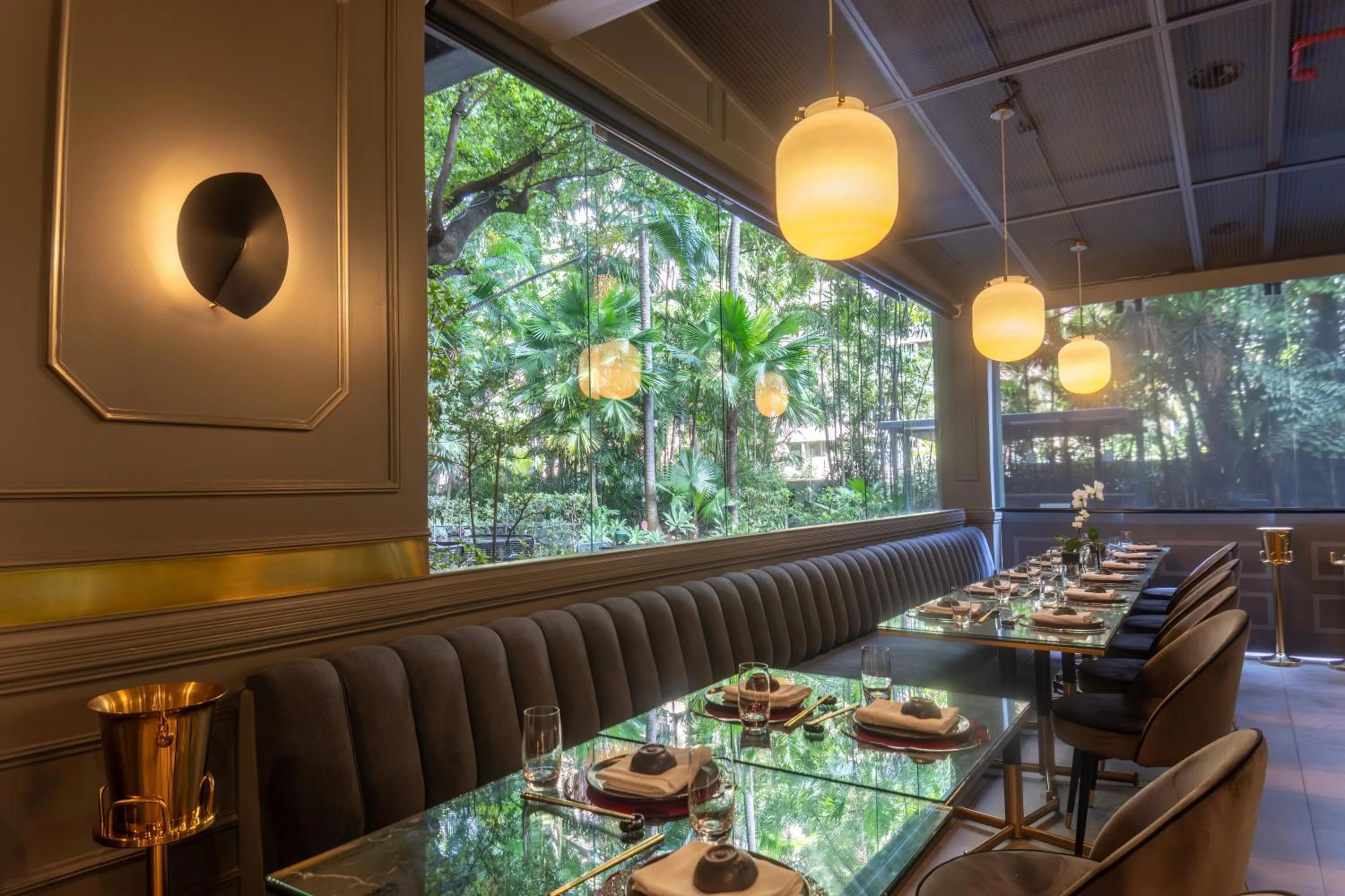 Restaurant/places to eat in HOTEL ALTAMIRA SUITES