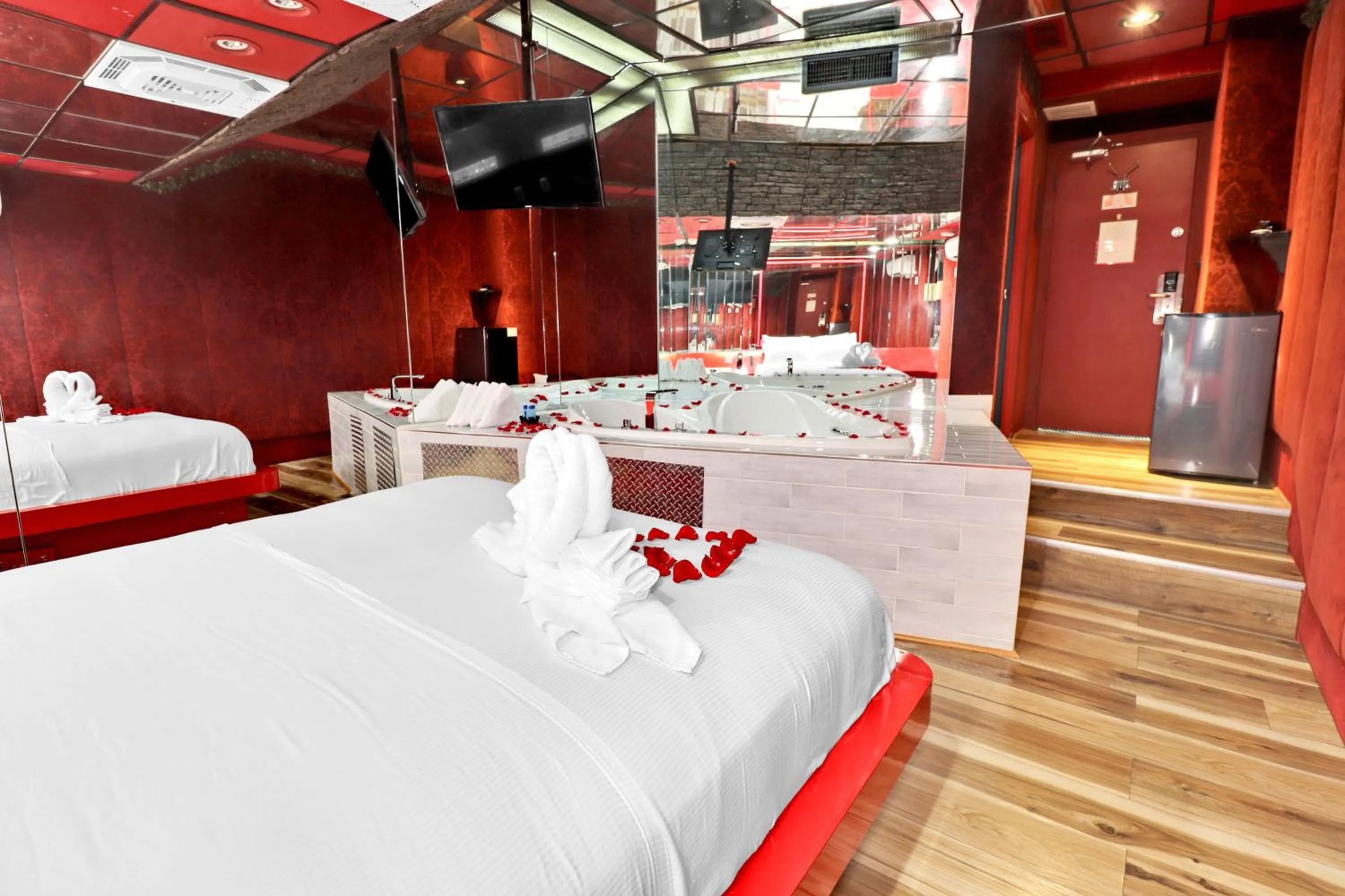 Bedroom, Bed in Hollywood Motel