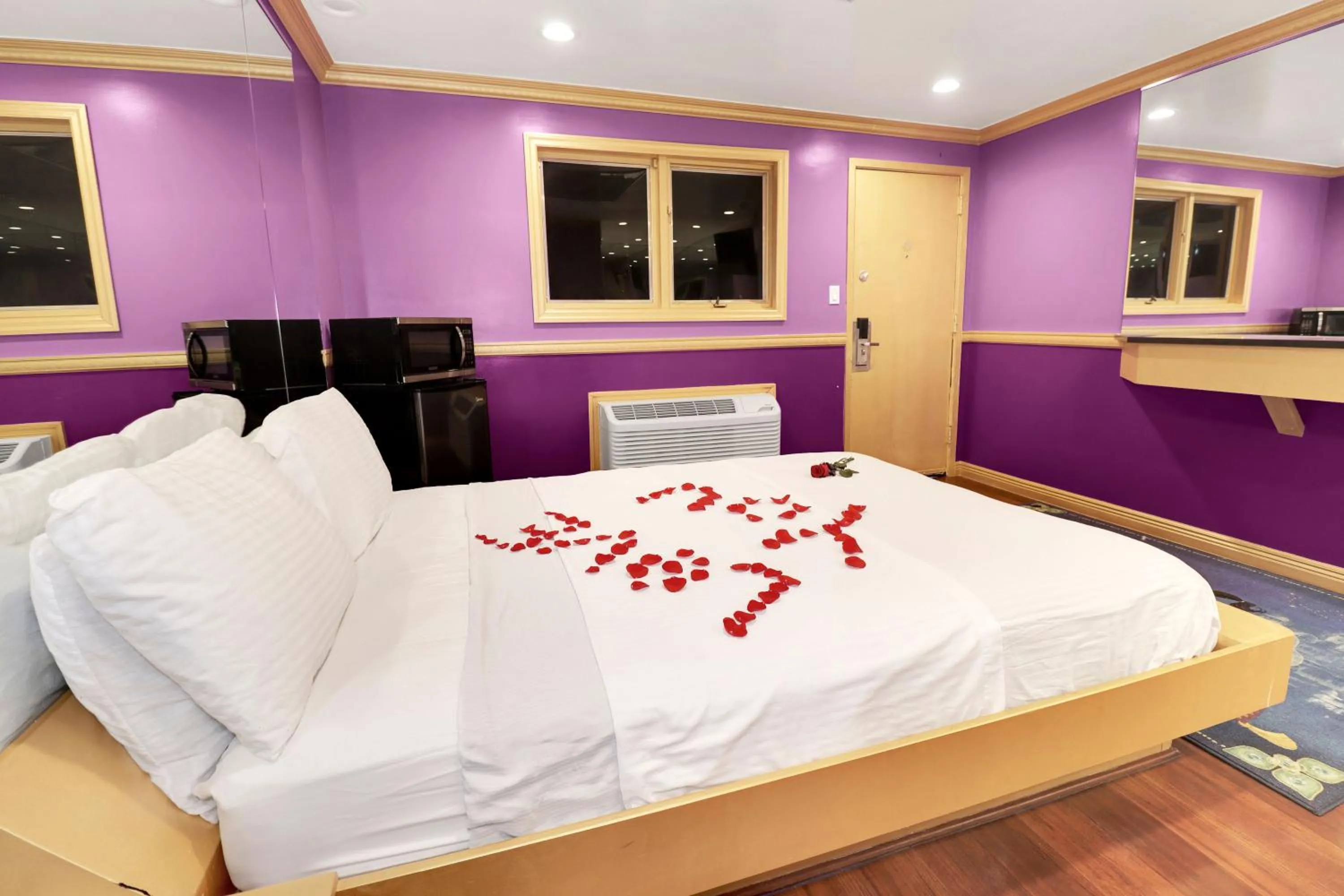 Bedroom, Bed in Hollywood Motel