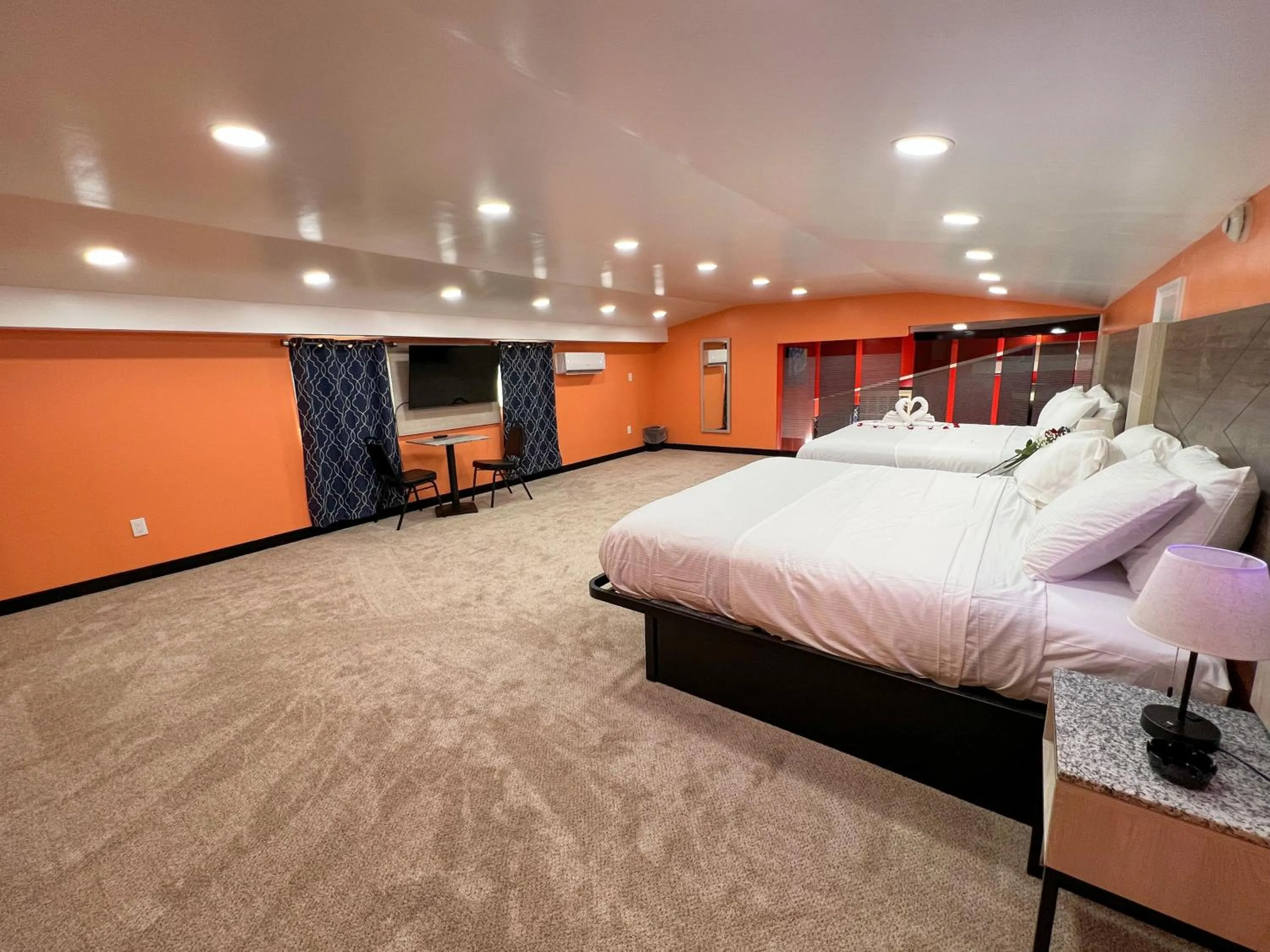 Bedroom, Bed in Hollywood Motel