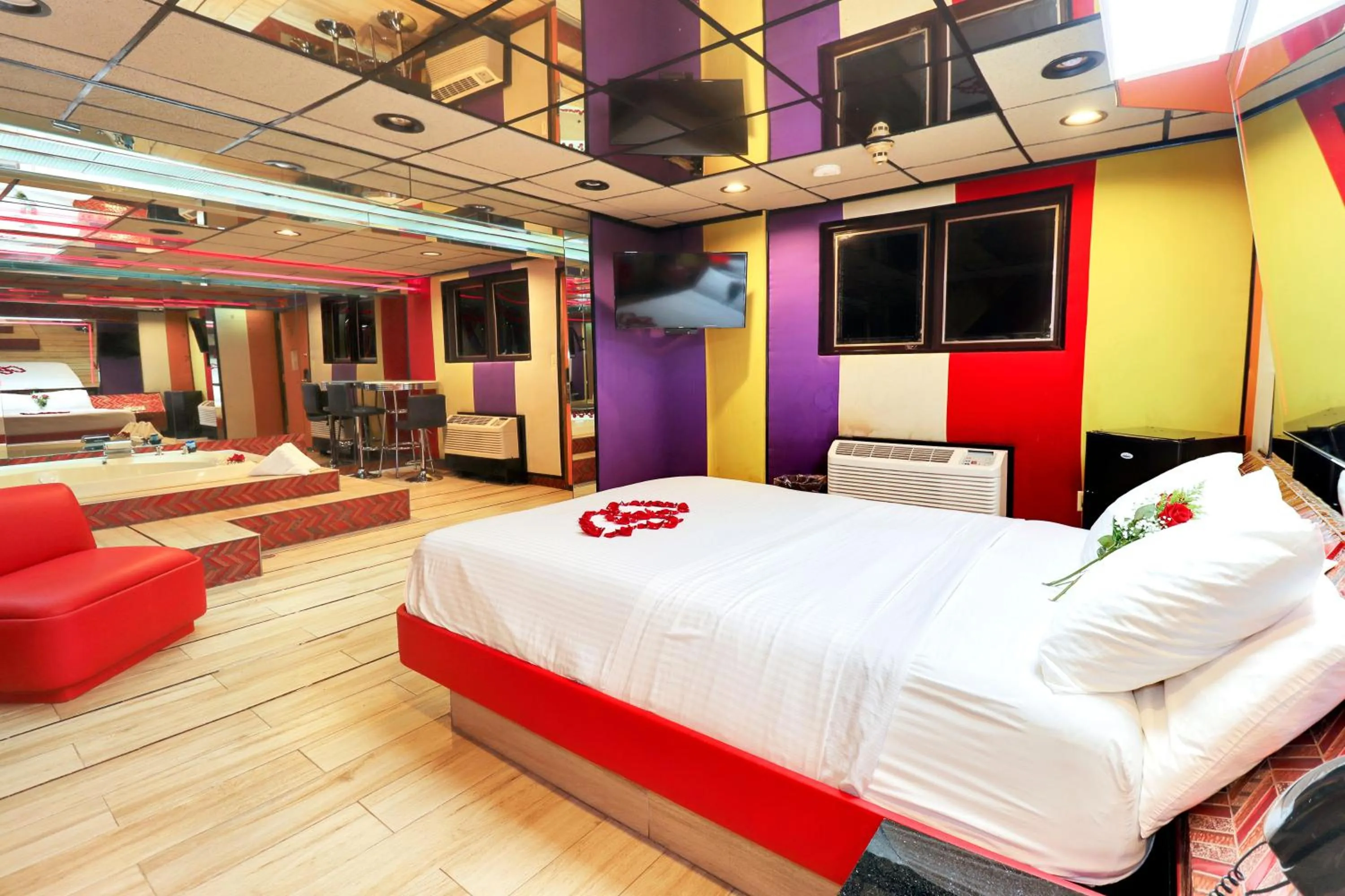 Bedroom, Bed in Hollywood Motel