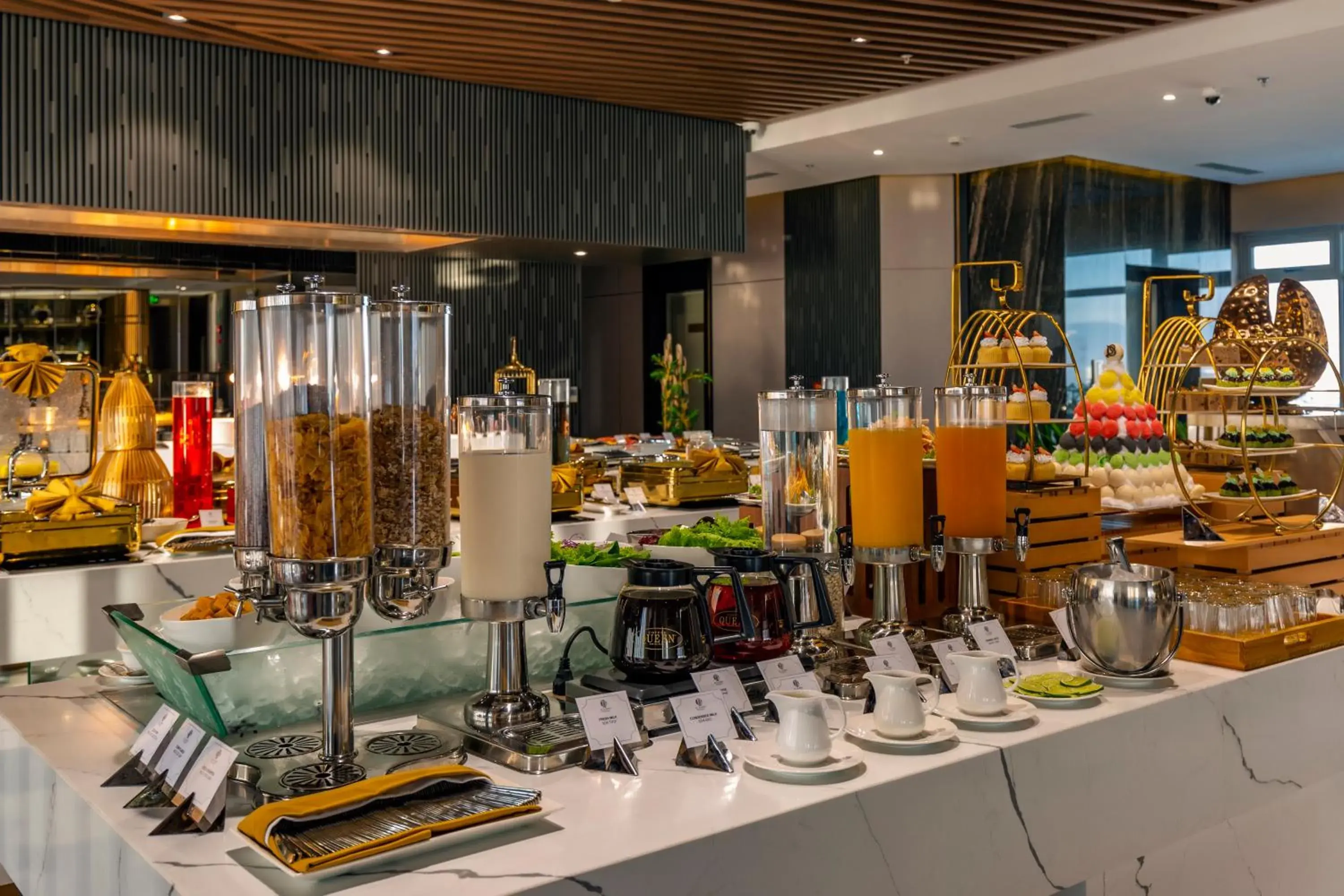 Restaurant/places to eat in Le Sands Oceanfront Danang Hotel Restaurant/places to eat in Le Sands Oceanfront Danang Hotel