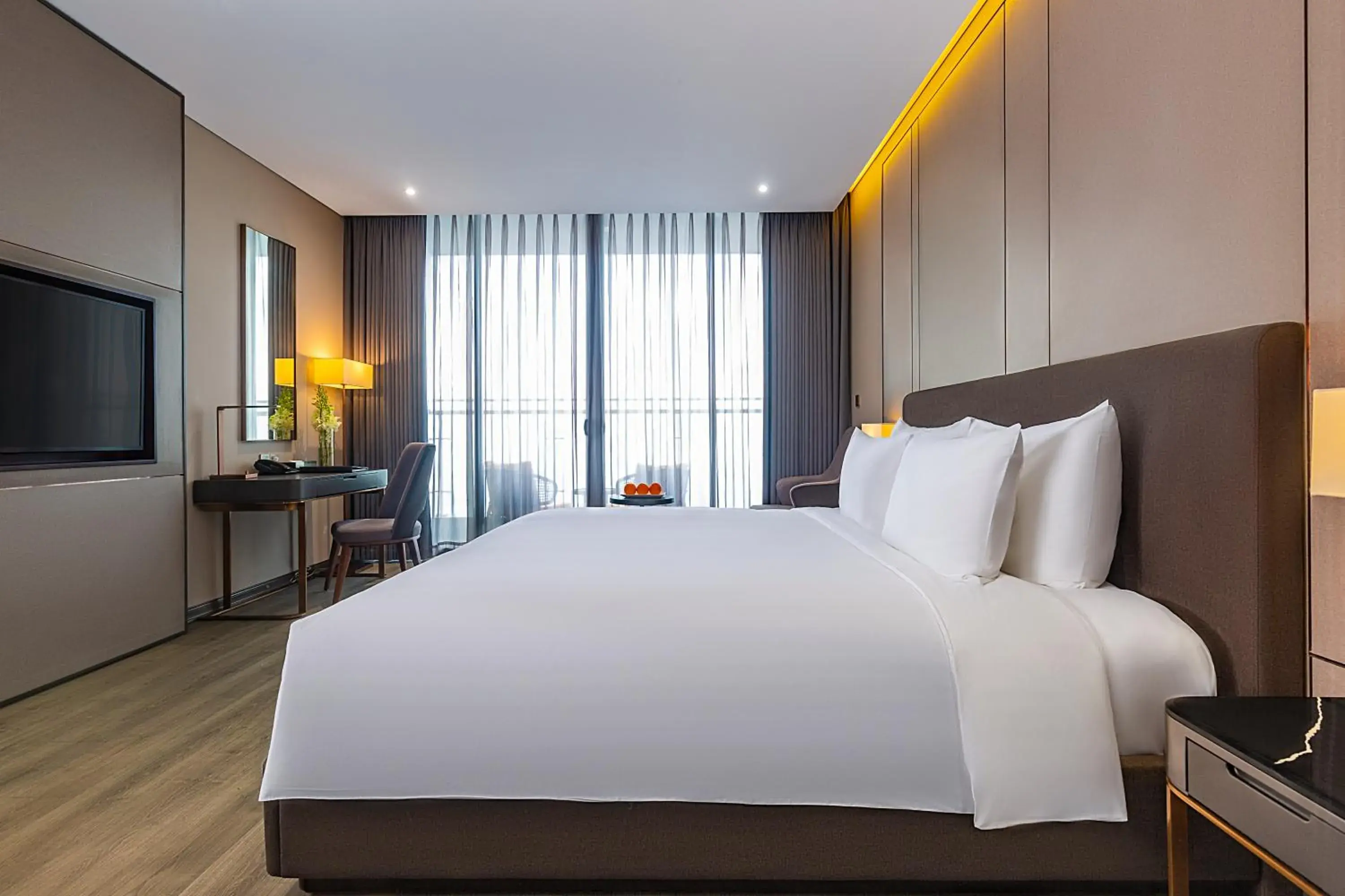 Deluxe Double Room with Sea View in Le Sands Oceanfront Danang Hotel Deluxe Double Room with Sea View in Le Sands Oceanfront Danang Hotel