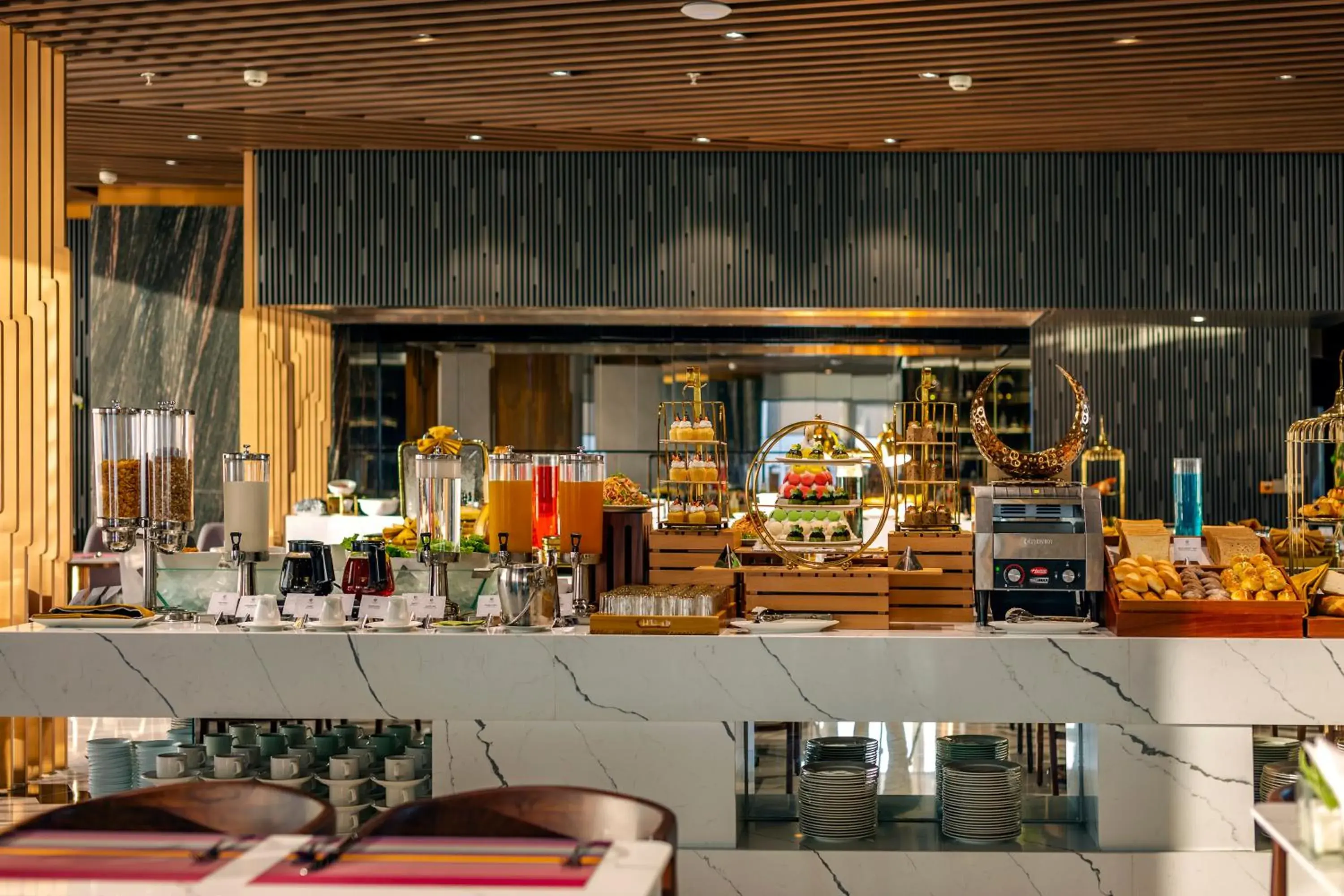 Restaurant/places to eat in Le Sands Oceanfront Danang Hotel Restaurant/places to eat in Le Sands Oceanfront Danang Hotel