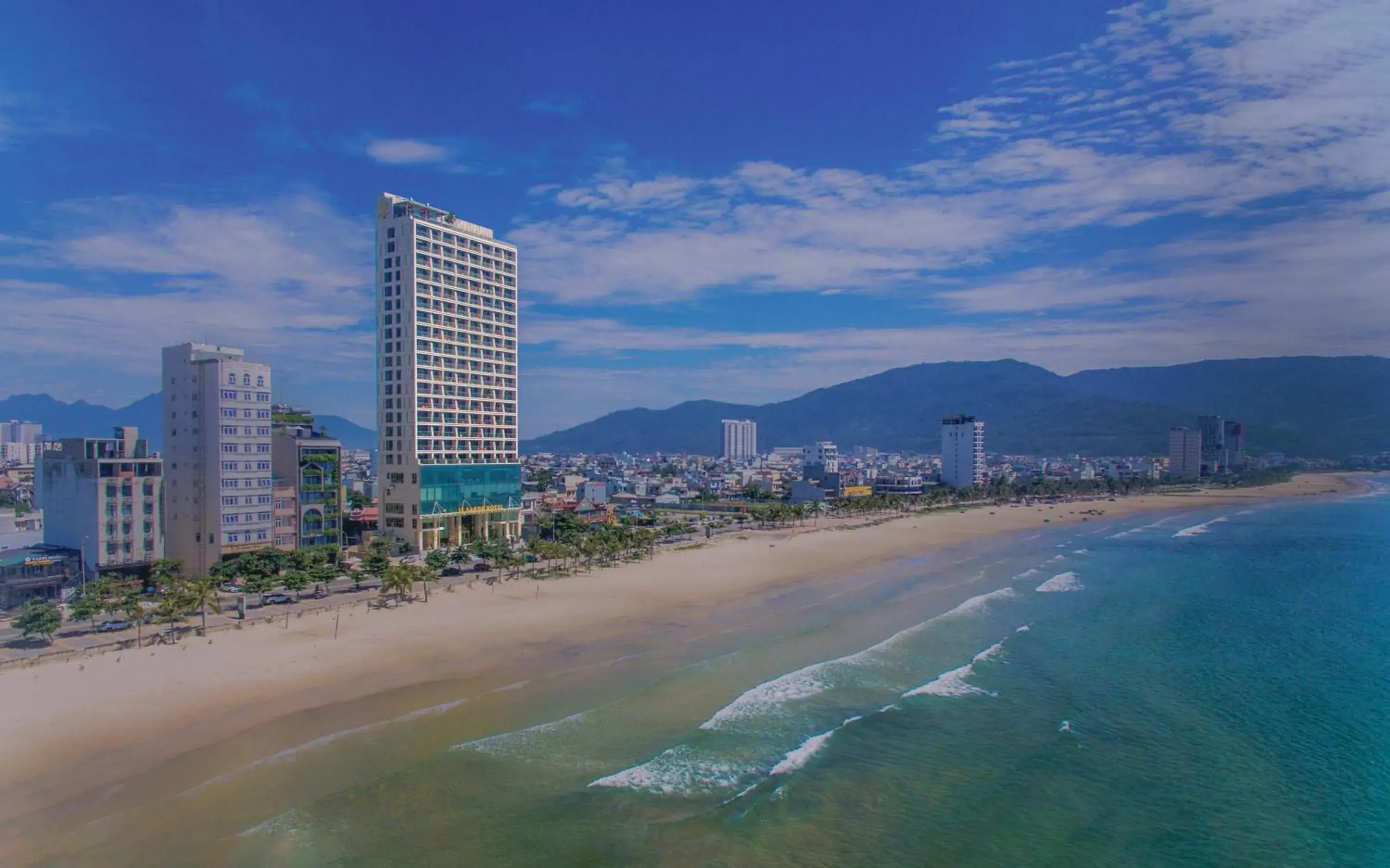 Property building in Le Sands Oceanfront Danang Hotel Property building in Le Sands Oceanfront Danang Hotel