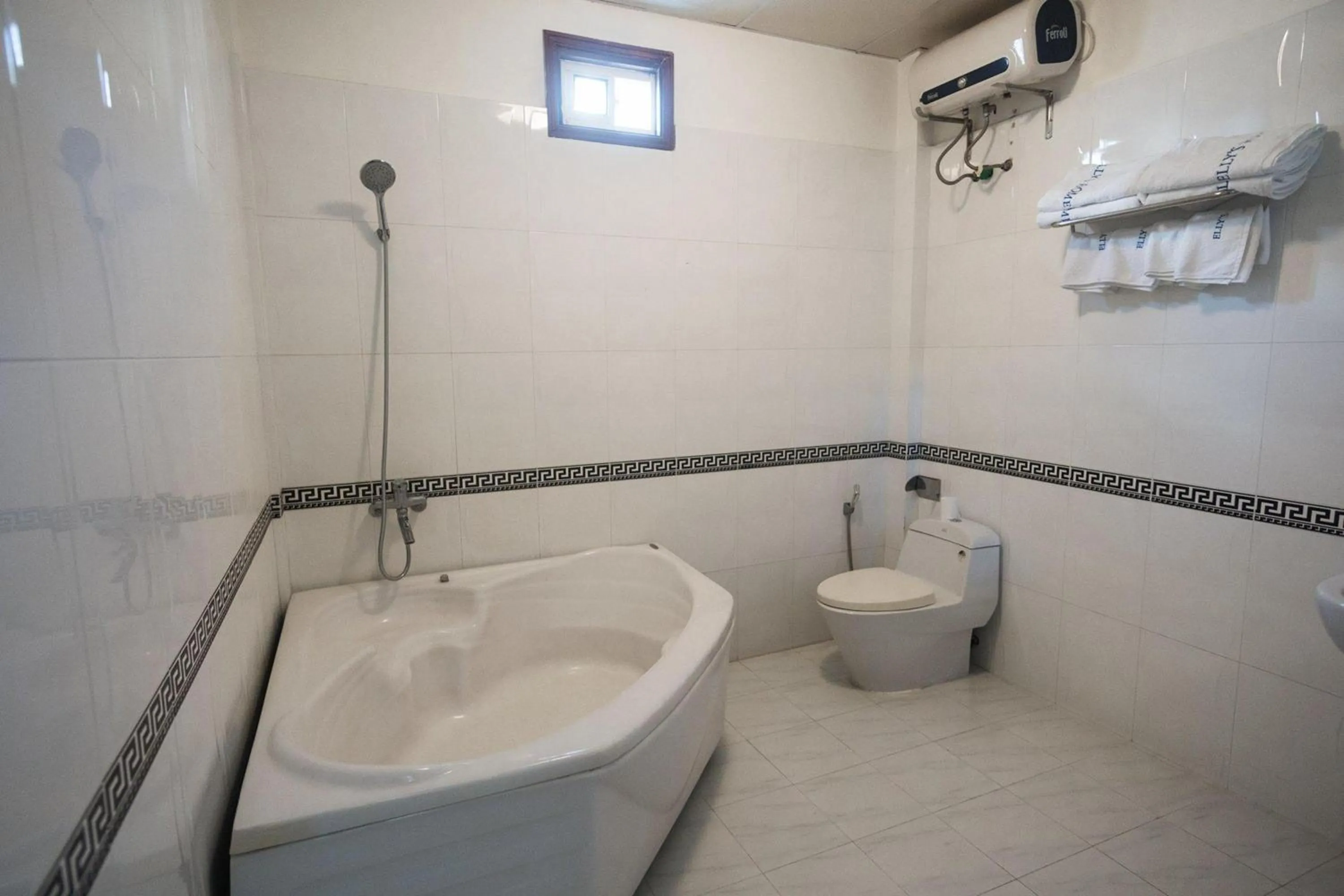 Bathroom in OYO 1168 Elly's Home 2