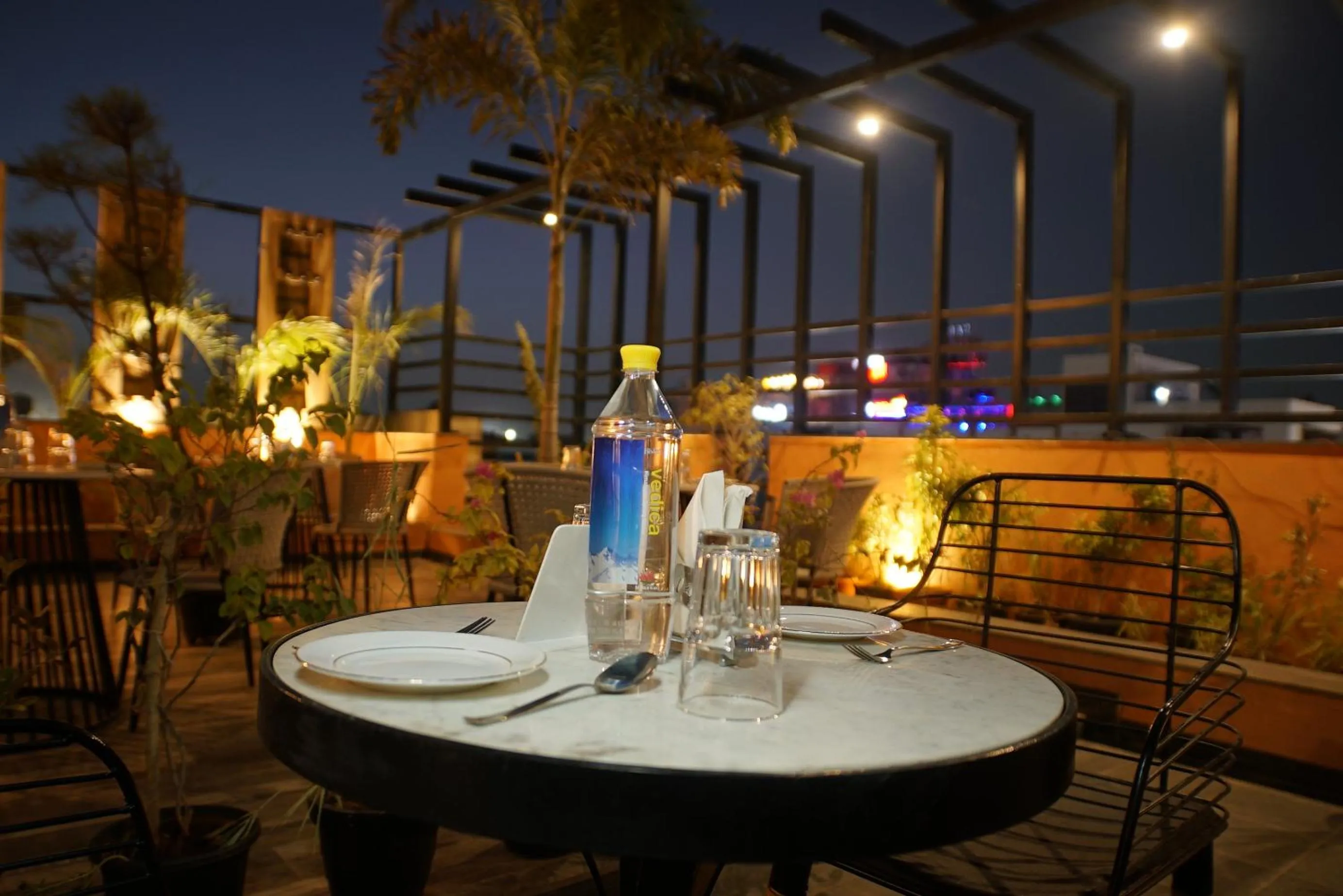 Restaurant/places to eat in Mantra a Boutique Hotel