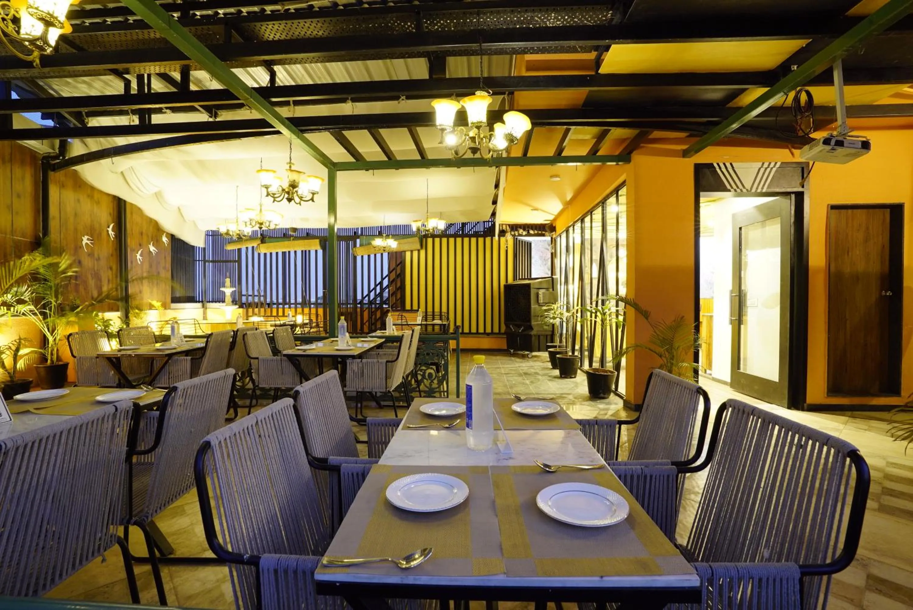 Restaurant/places to eat in Mantra a Boutique Hotel