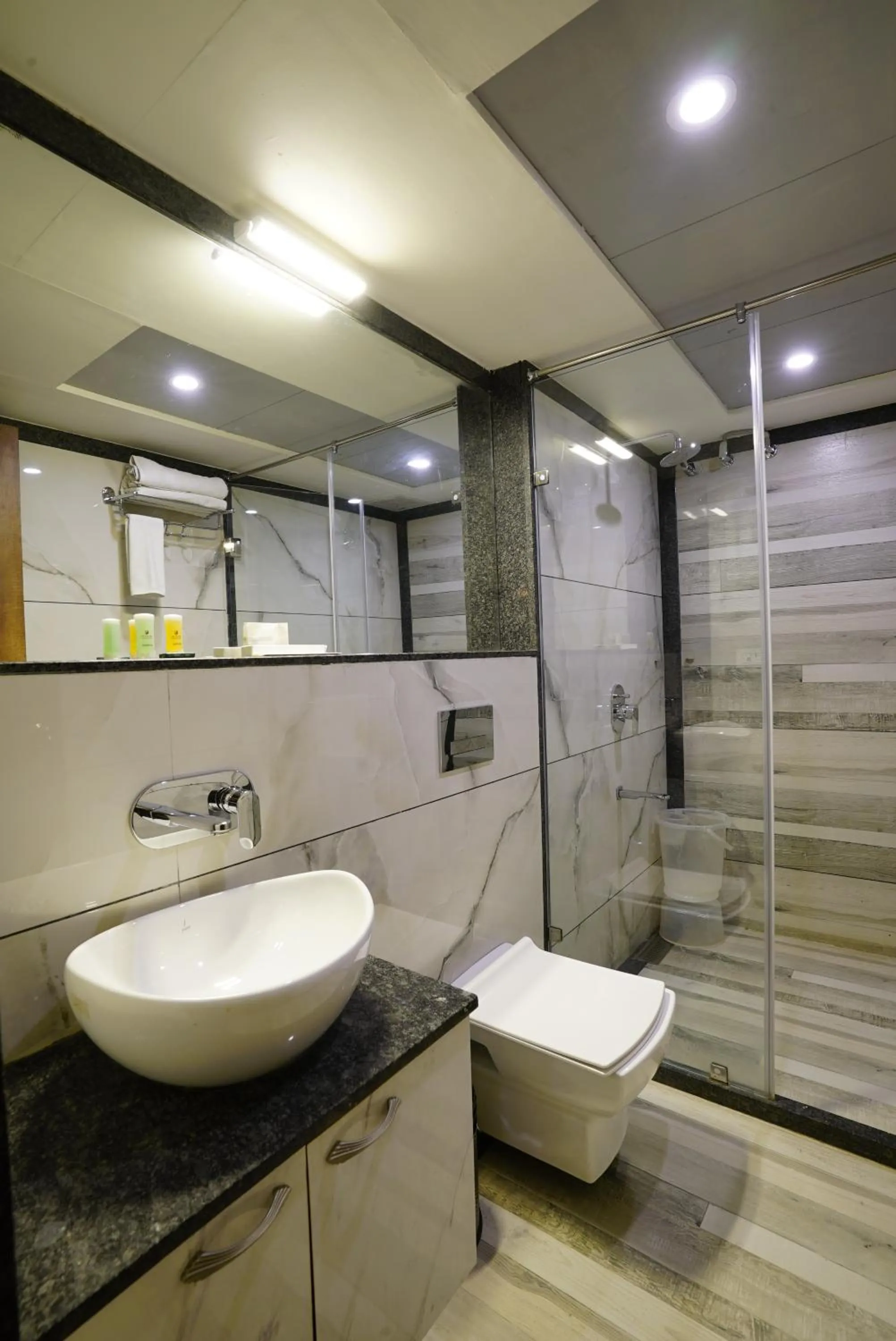 Shower in Mantra a Boutique Hotel