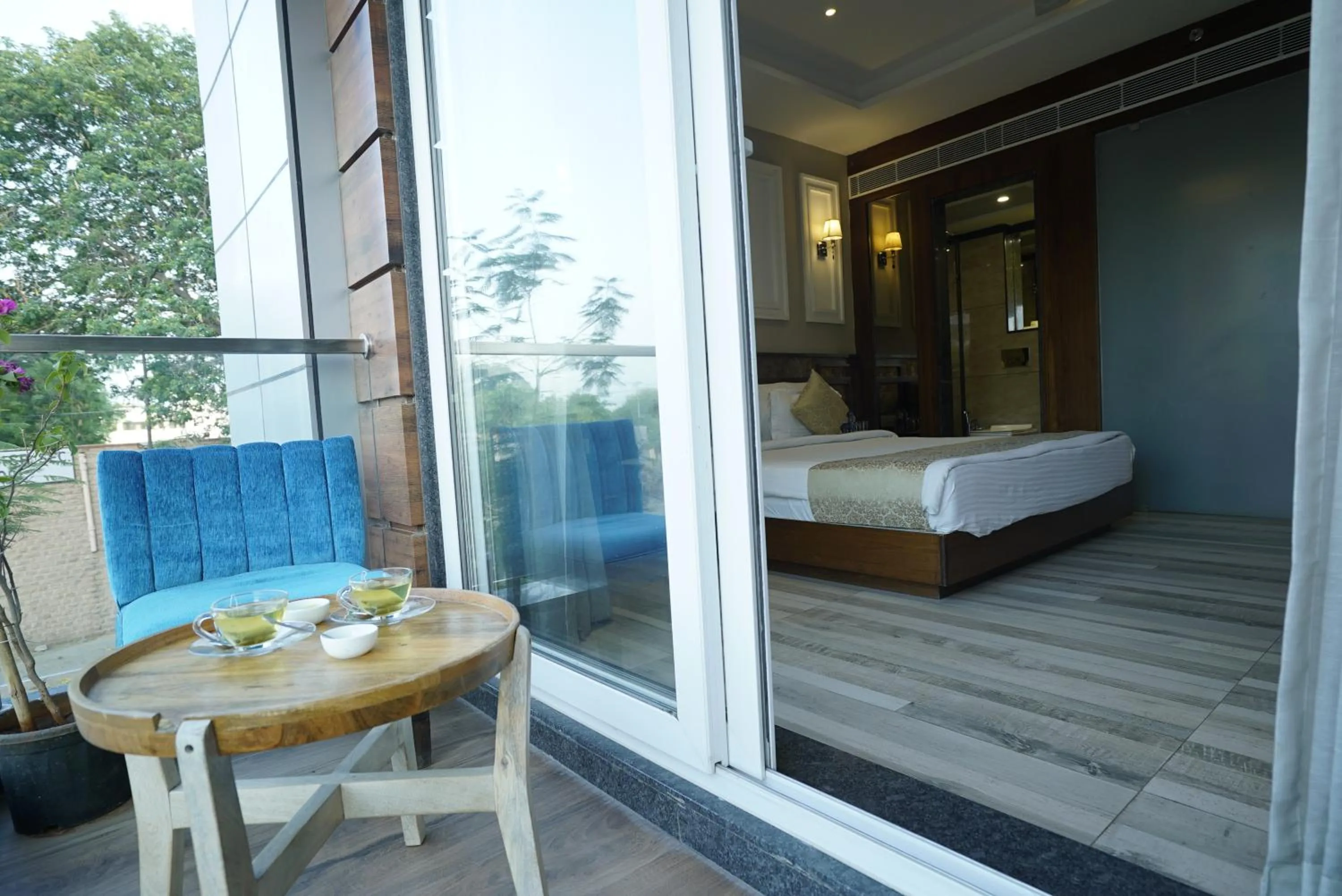 Balcony/Terrace, Bed in Mantra a Boutique Hotel