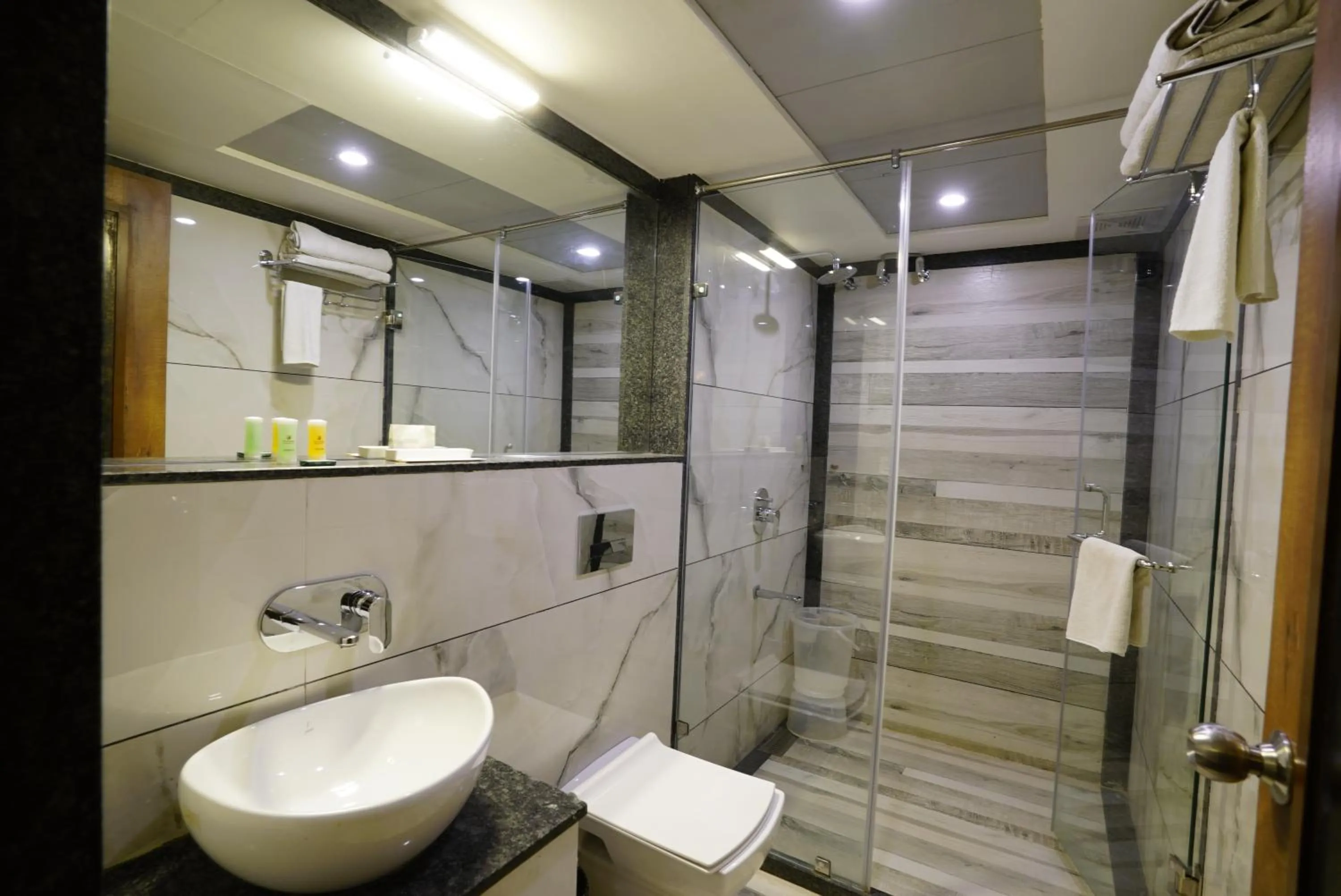 Shower in Mantra a Boutique Hotel