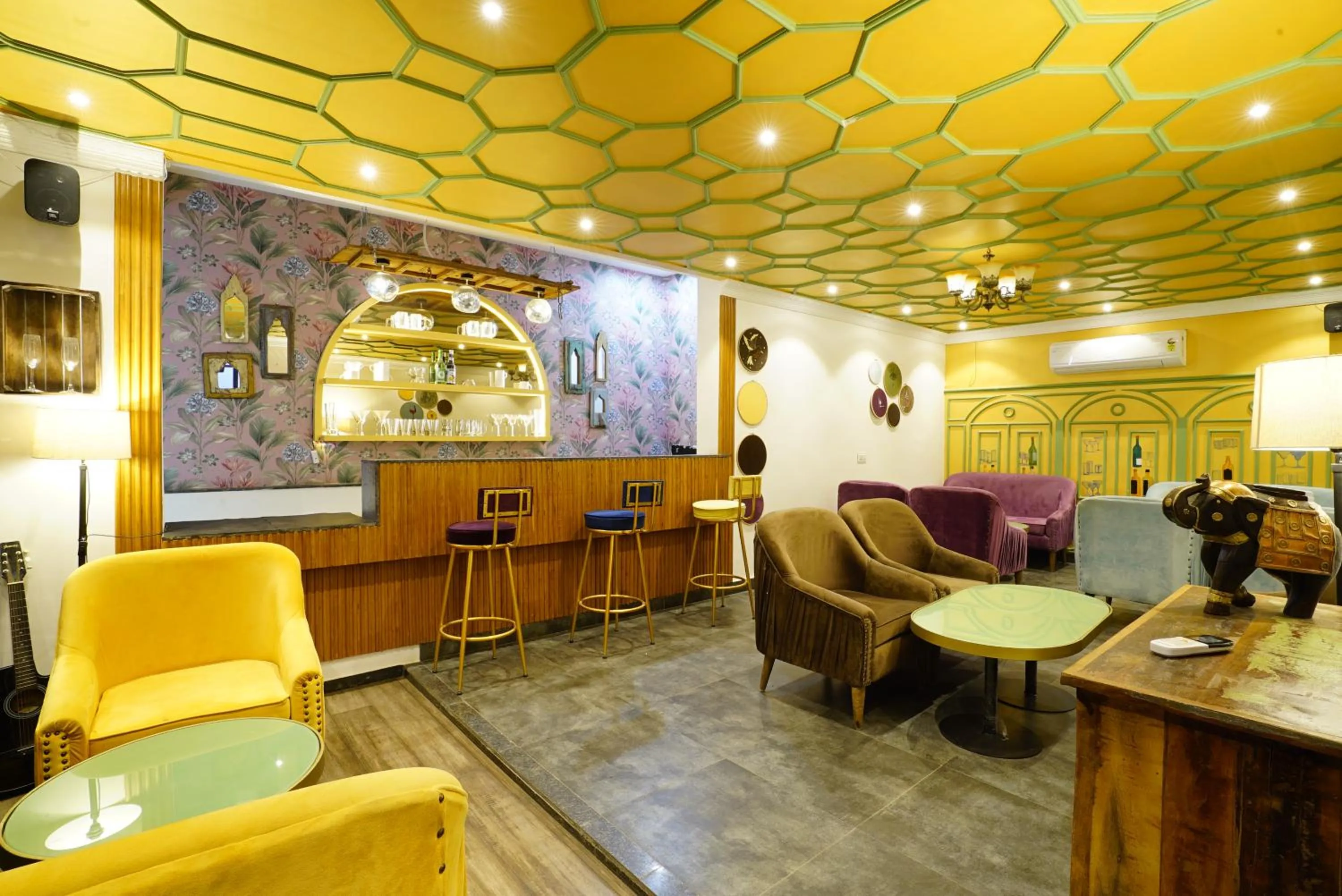 Restaurant/places to eat in Mantra a Boutique Hotel