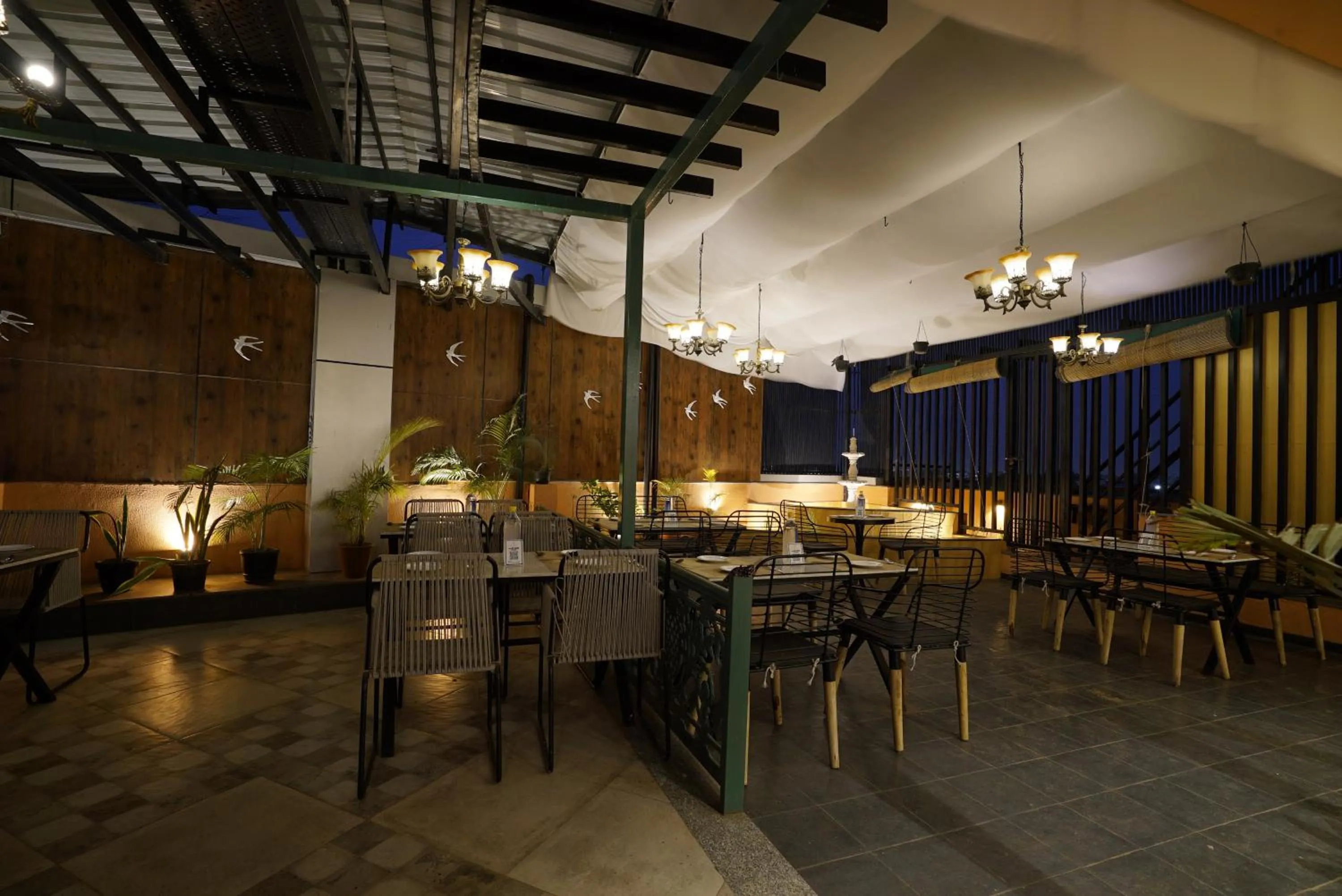 Restaurant/places to eat in Mantra a Boutique Hotel