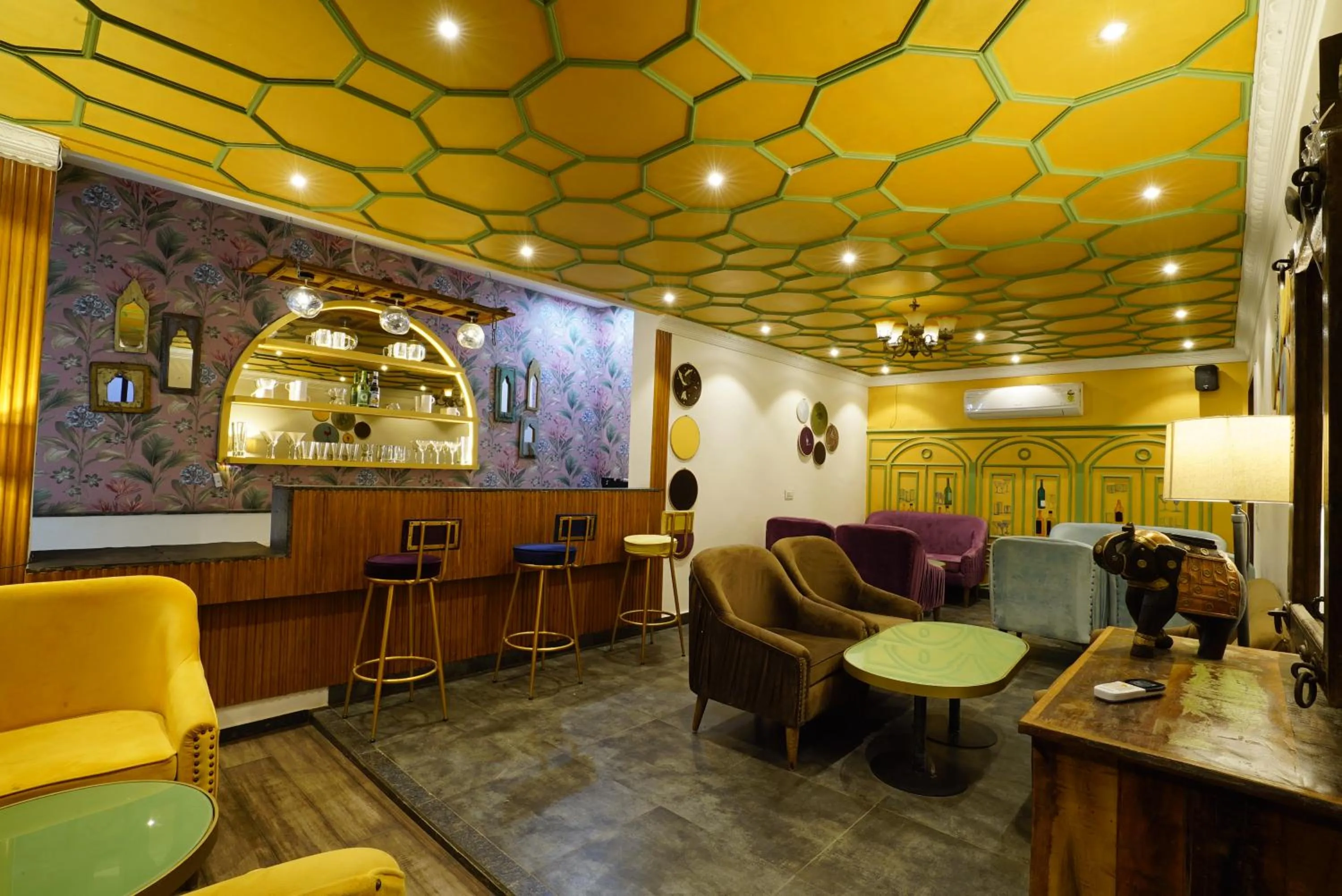 Restaurant/places to eat in Mantra a Boutique Hotel