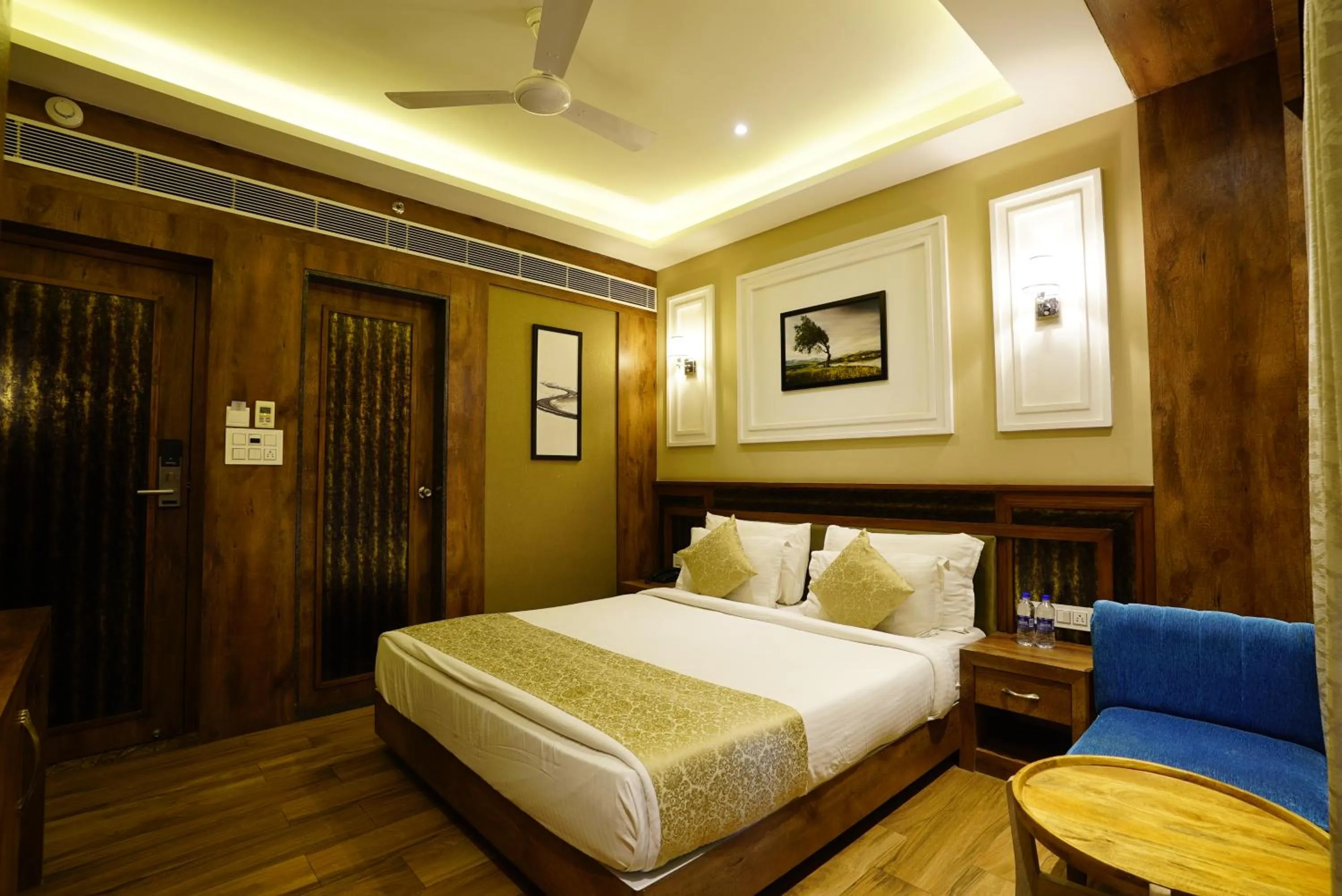 Bedroom, Bed in Mantra a Boutique Hotel