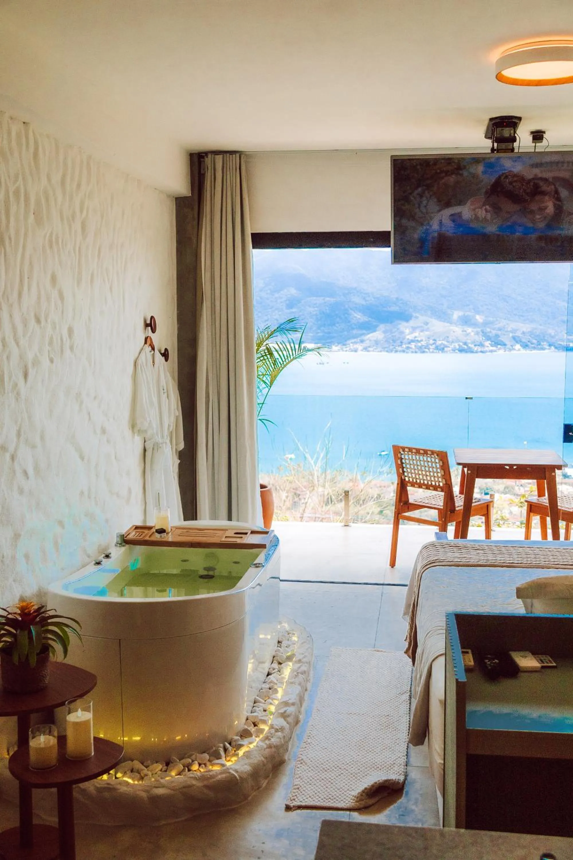 Hot Tub in Casa Natu Ilhabela Mirante