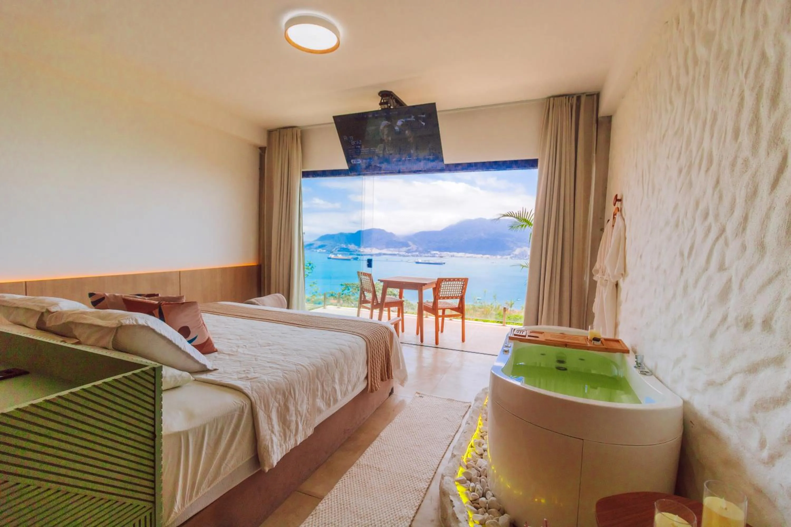 Hot Tub, Bed in Casa Natu Ilhabela Mirante