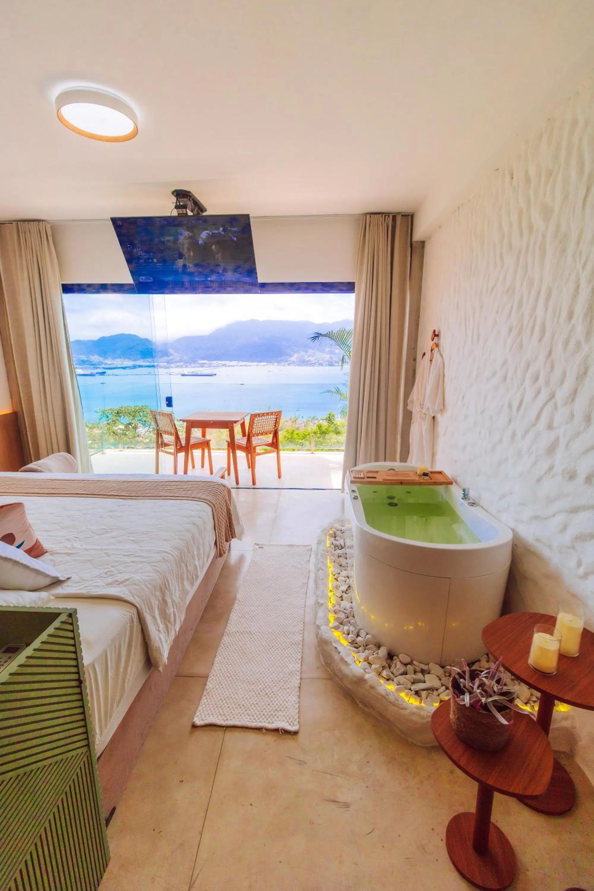 Hot Tub, Bed in Casa Natu Ilhabela Mirante