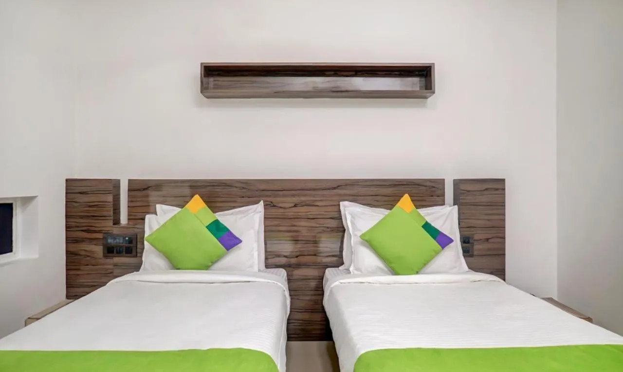 Bed in Hotel Shiva's, Kolhapur