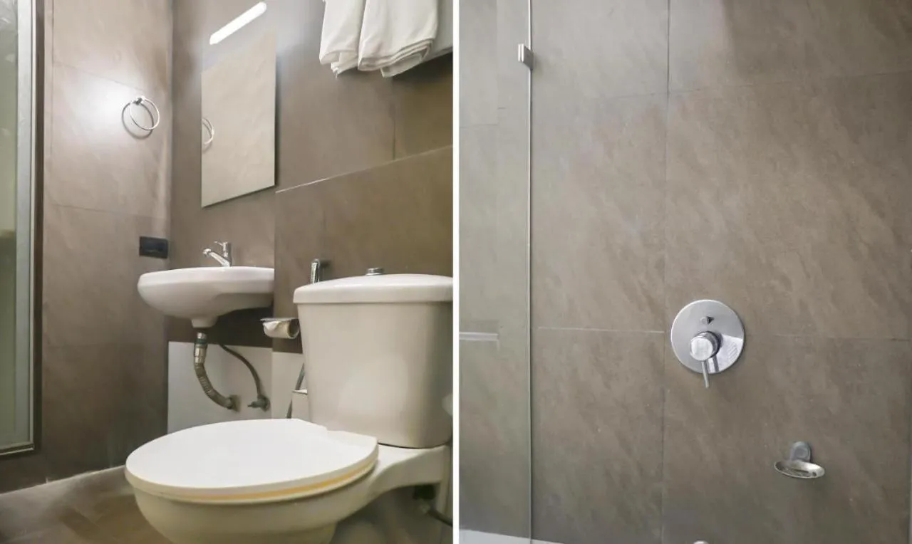 Bathroom in Hotel Shiva's, Kolhapur