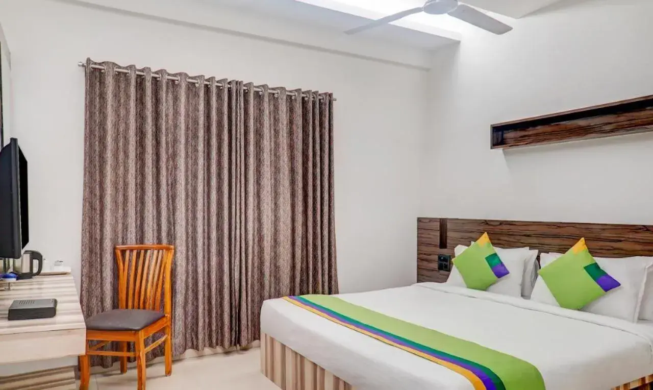 Standard Double Room with Fan in Hotel Shiva's, Kolhapur Standard Double Room with Fan in Hotel Shiva's, Kolhapur