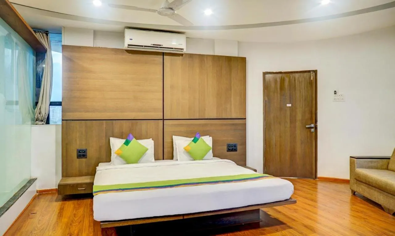 Bedroom, Bed in Hotel Shiva's, Kolhapur