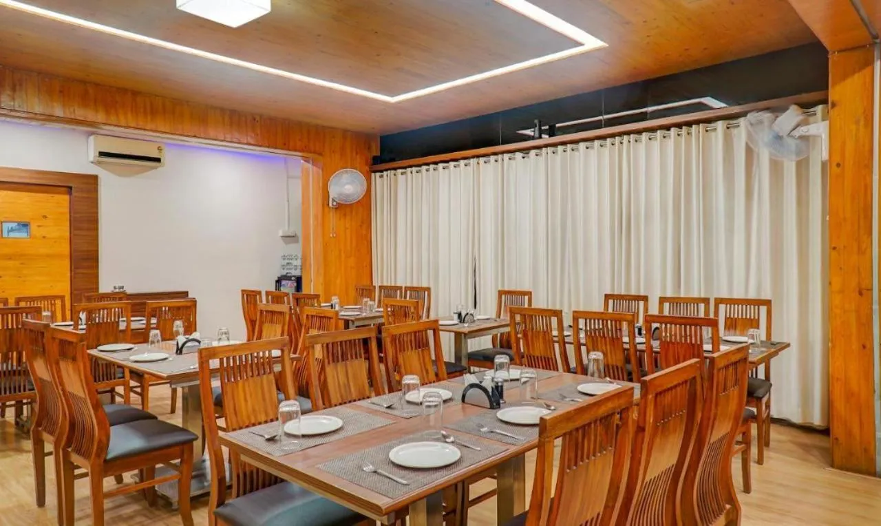 Restaurant/places to eat in Hotel Shiva's, Kolhapur