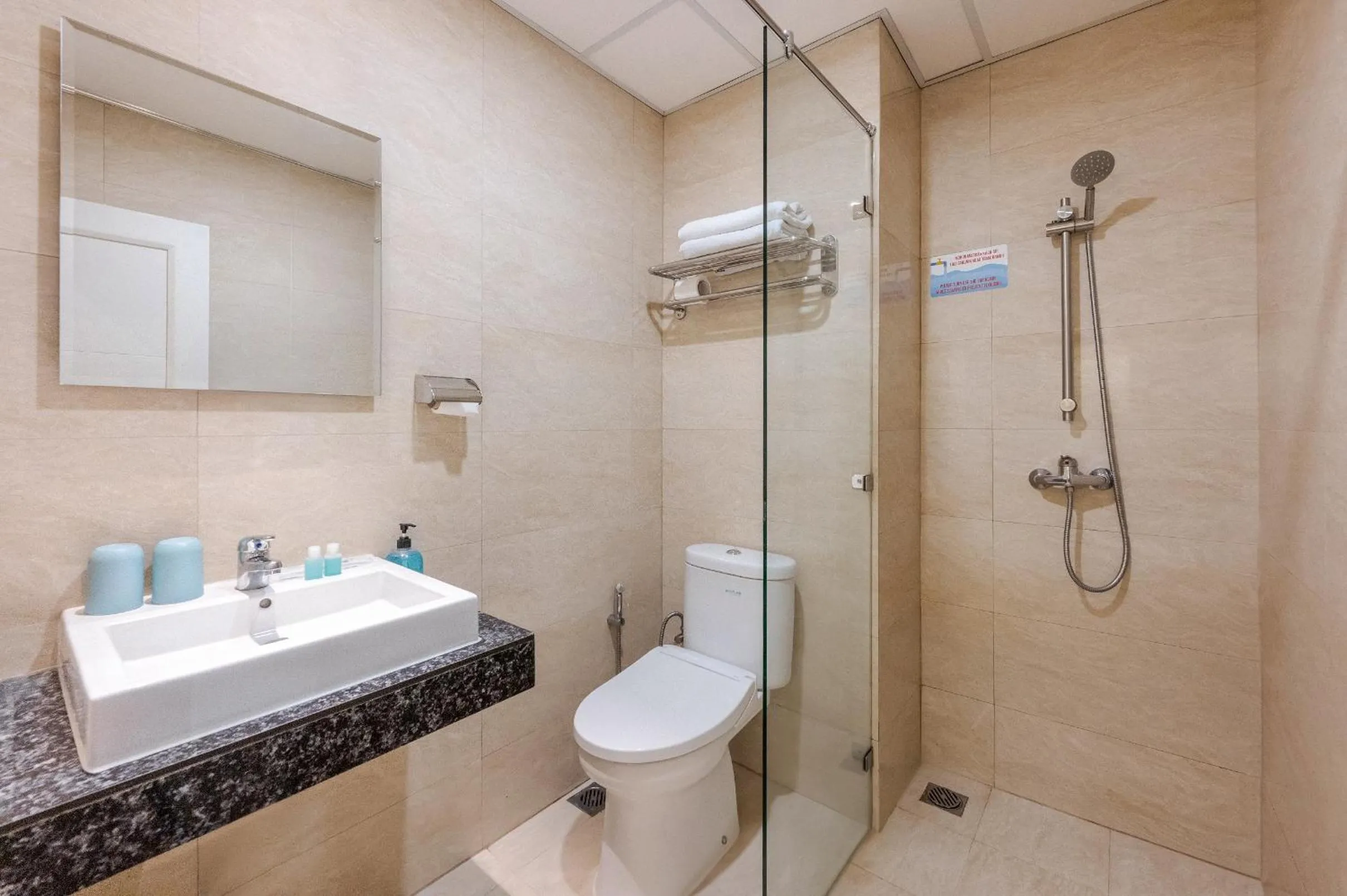 Bathroom in Grand Thamrin Hotel