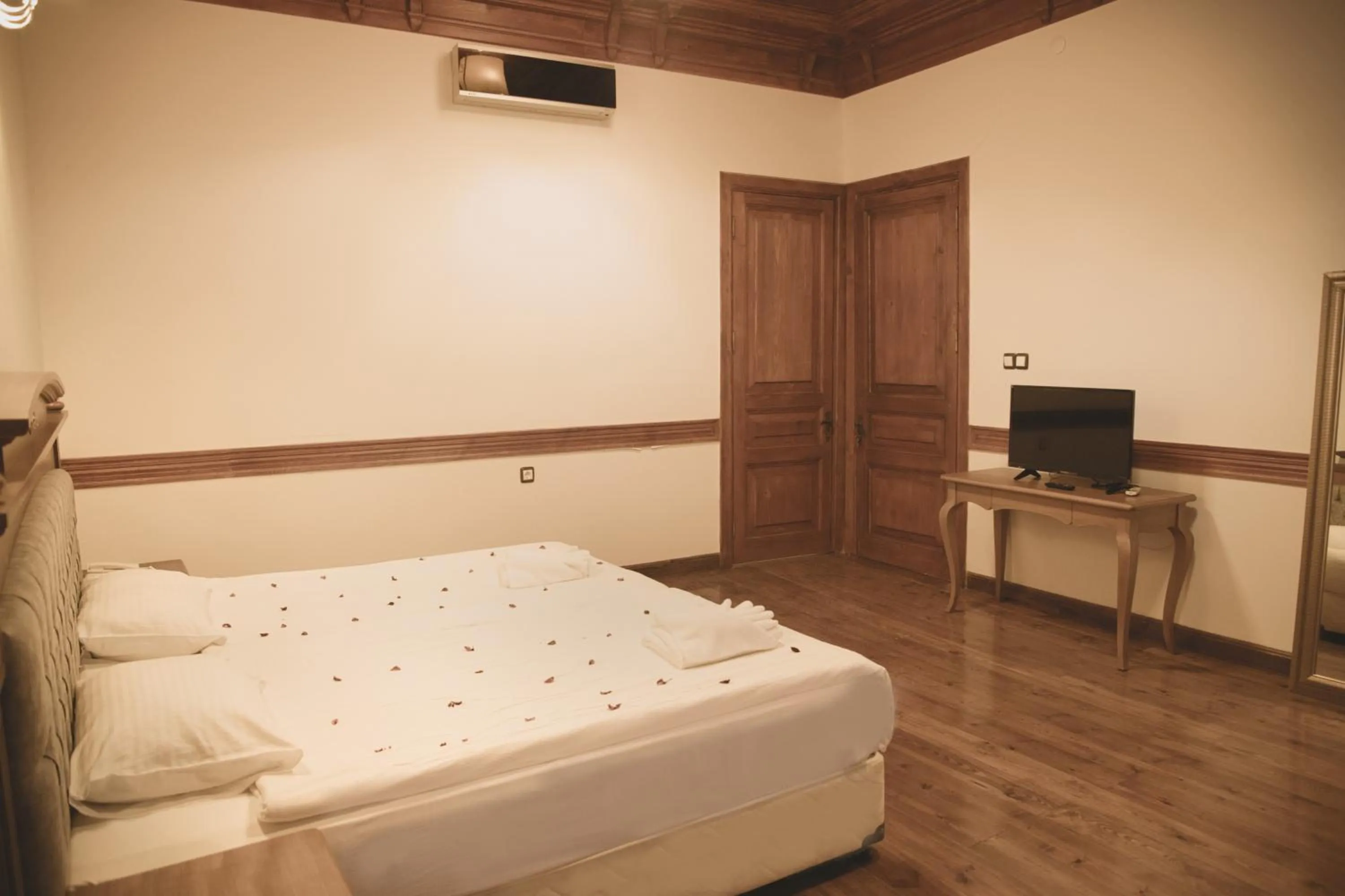 Photo of the whole room, Bed in Thrace Konak Hotel & SPA