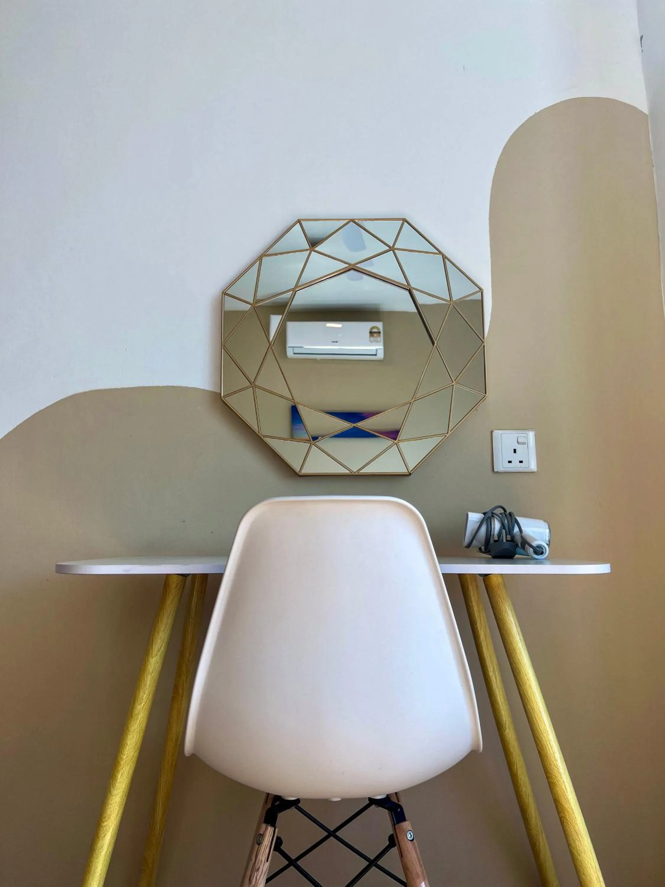 Hush Inn at ITCC Manhattan Suites