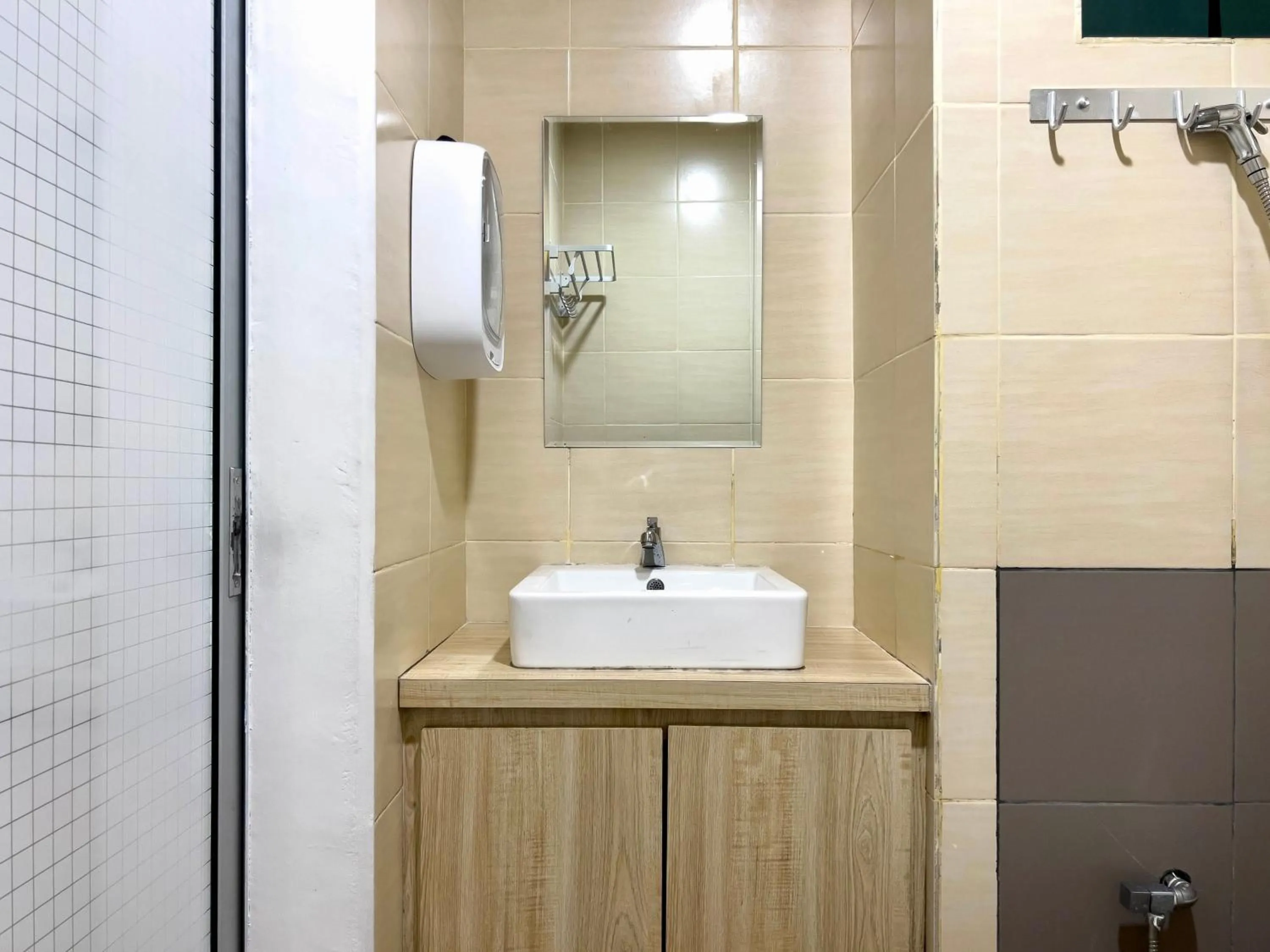 Hush Inn at ITCC Manhattan Suites