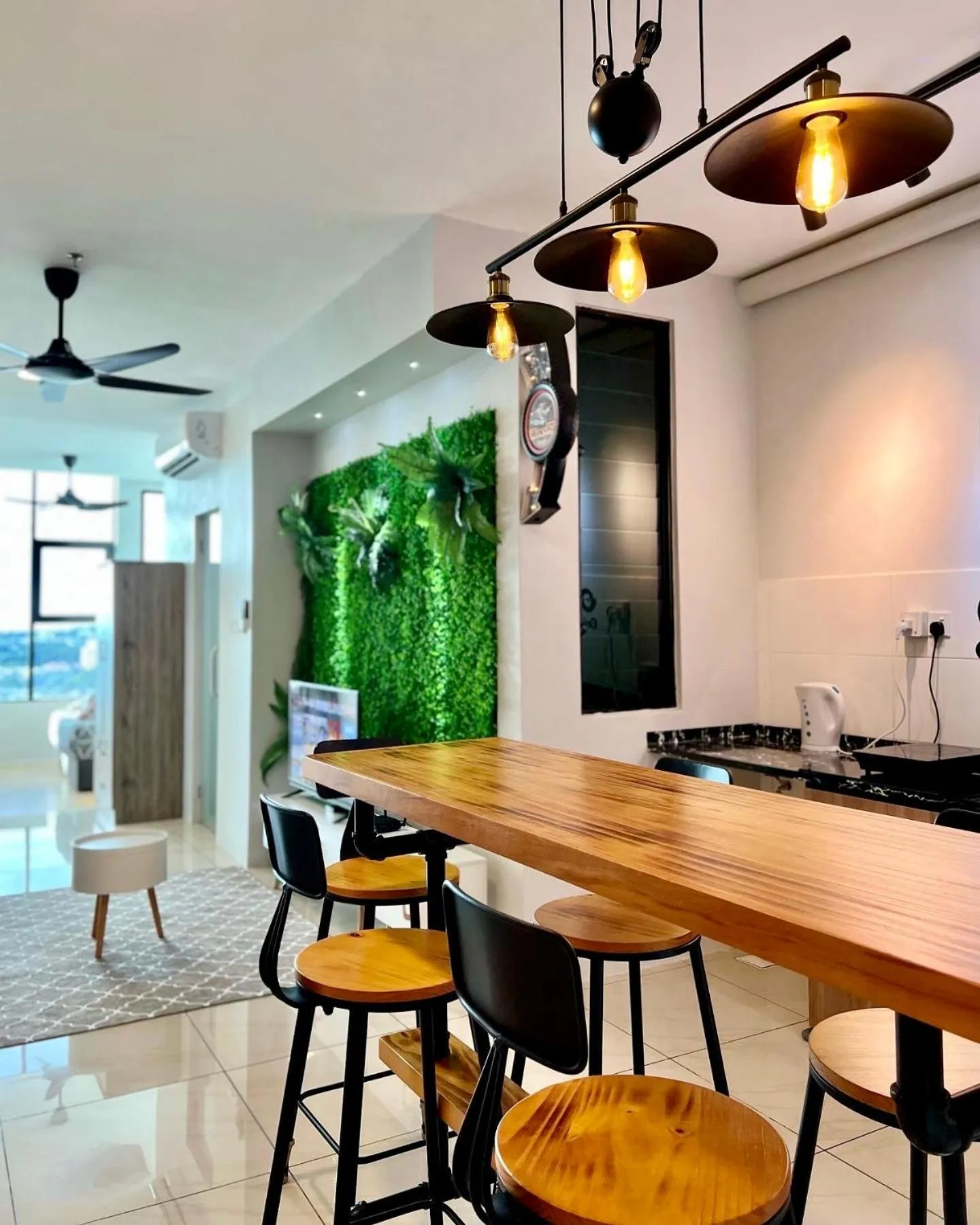 Dining area in Hush Inn at ITCC Manhattan Suites