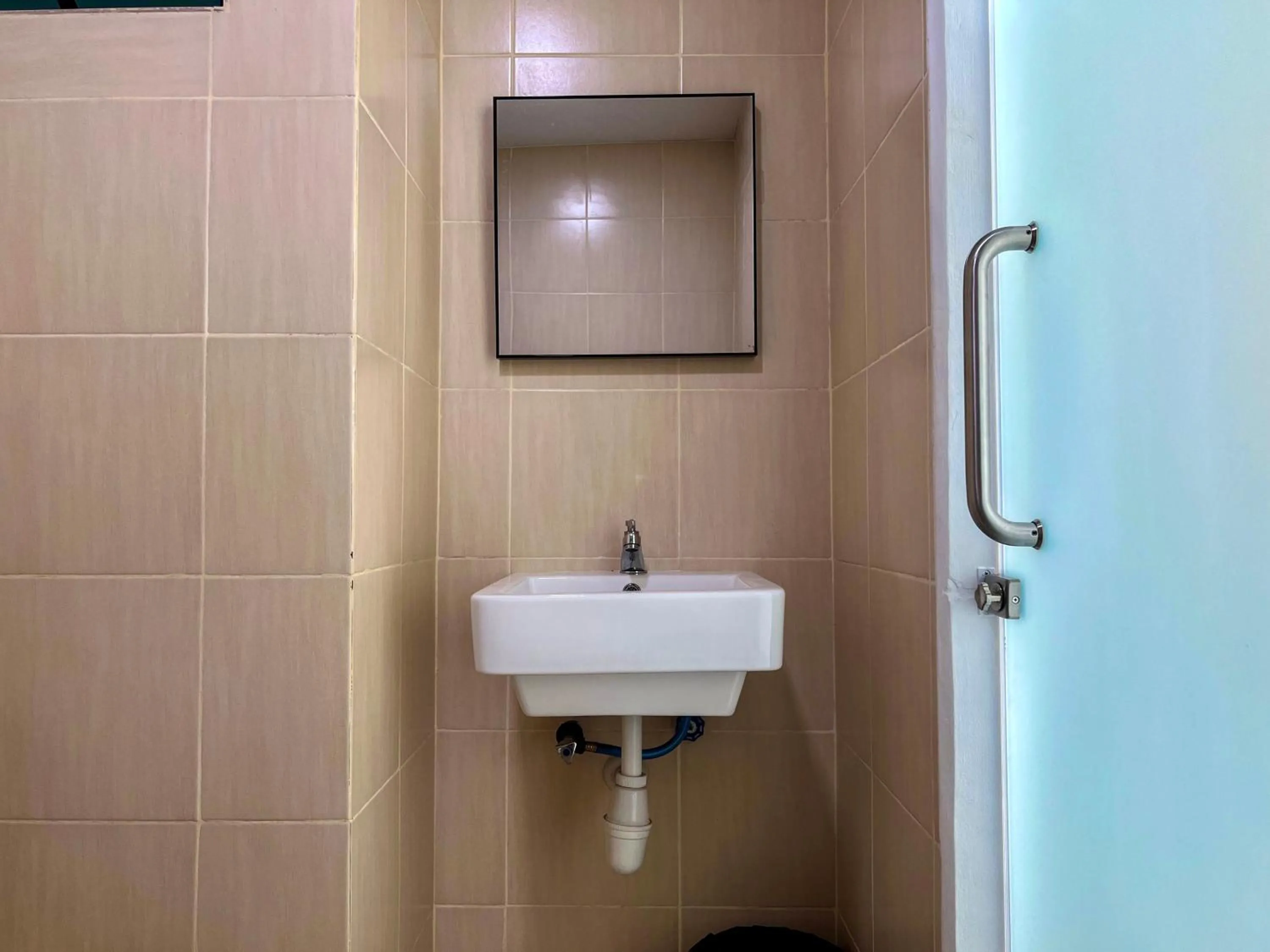 Hush Inn at ITCC Manhattan Suites