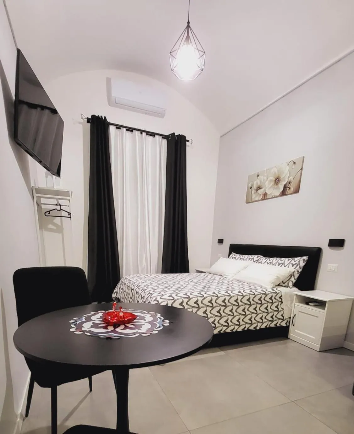 Bedroom, Bed in Giglio Rosso