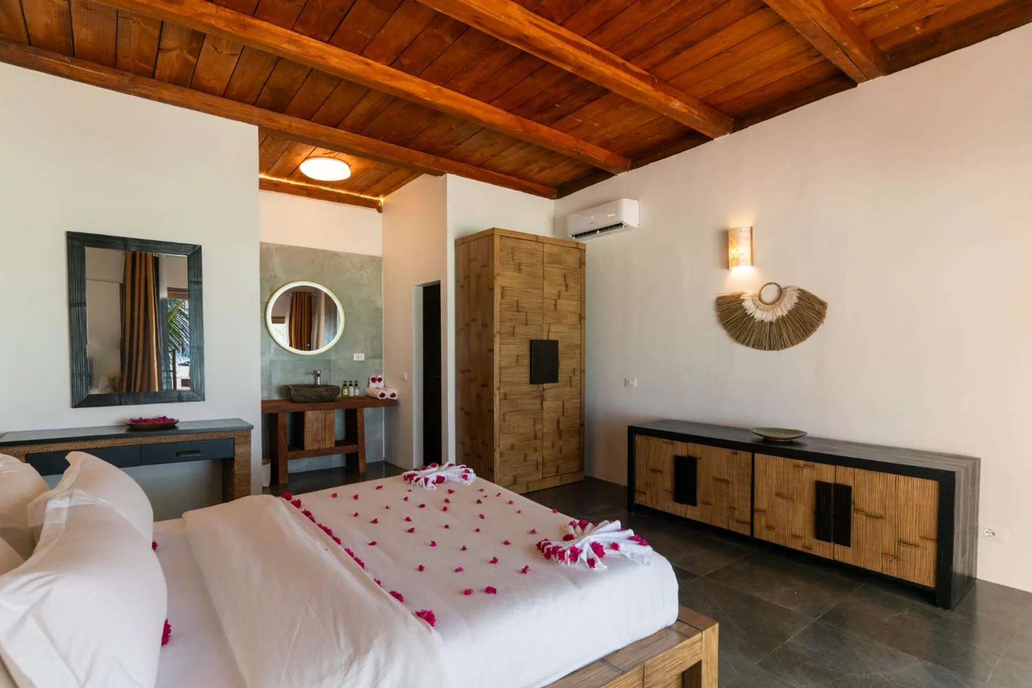 Photo of the whole room, Bed in Coral Rocks Hotel & Restaurant