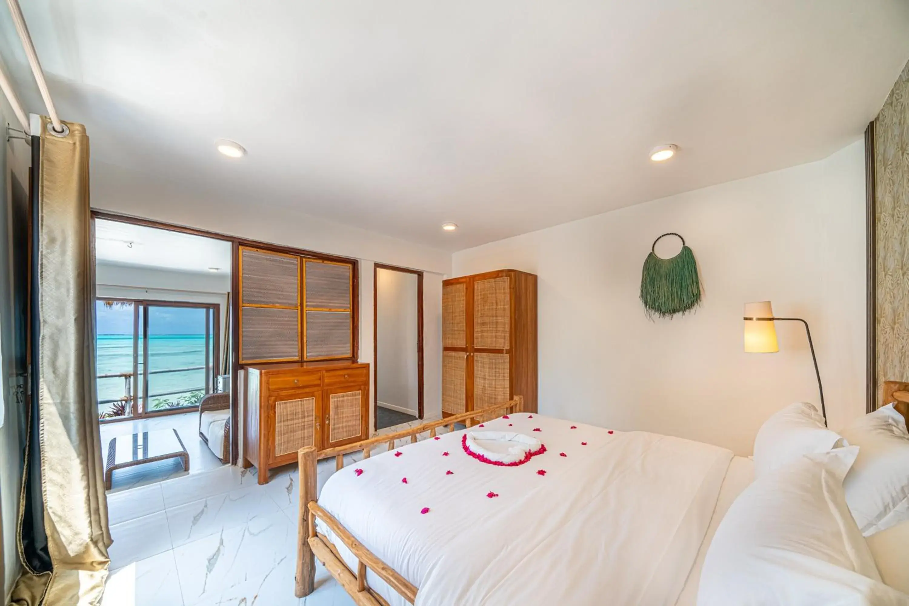 Bedroom, Bed in Coral Rocks Hotel & Restaurant Bedroom, Bed in Coral Rocks Hotel & Restaurant