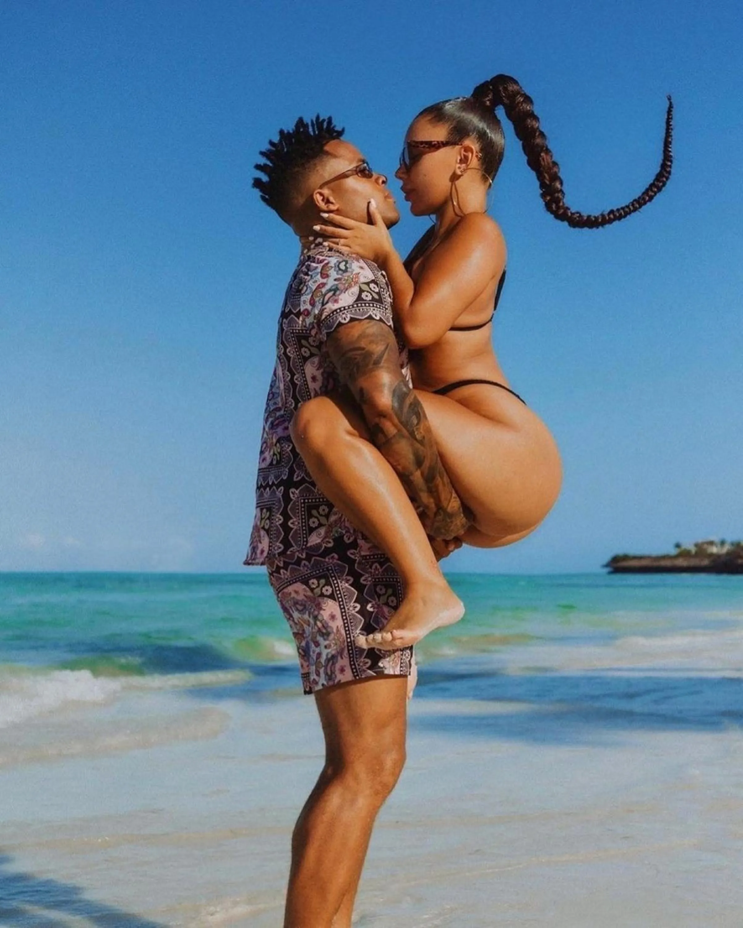 People in Coral Rocks Hotel & Restaurant