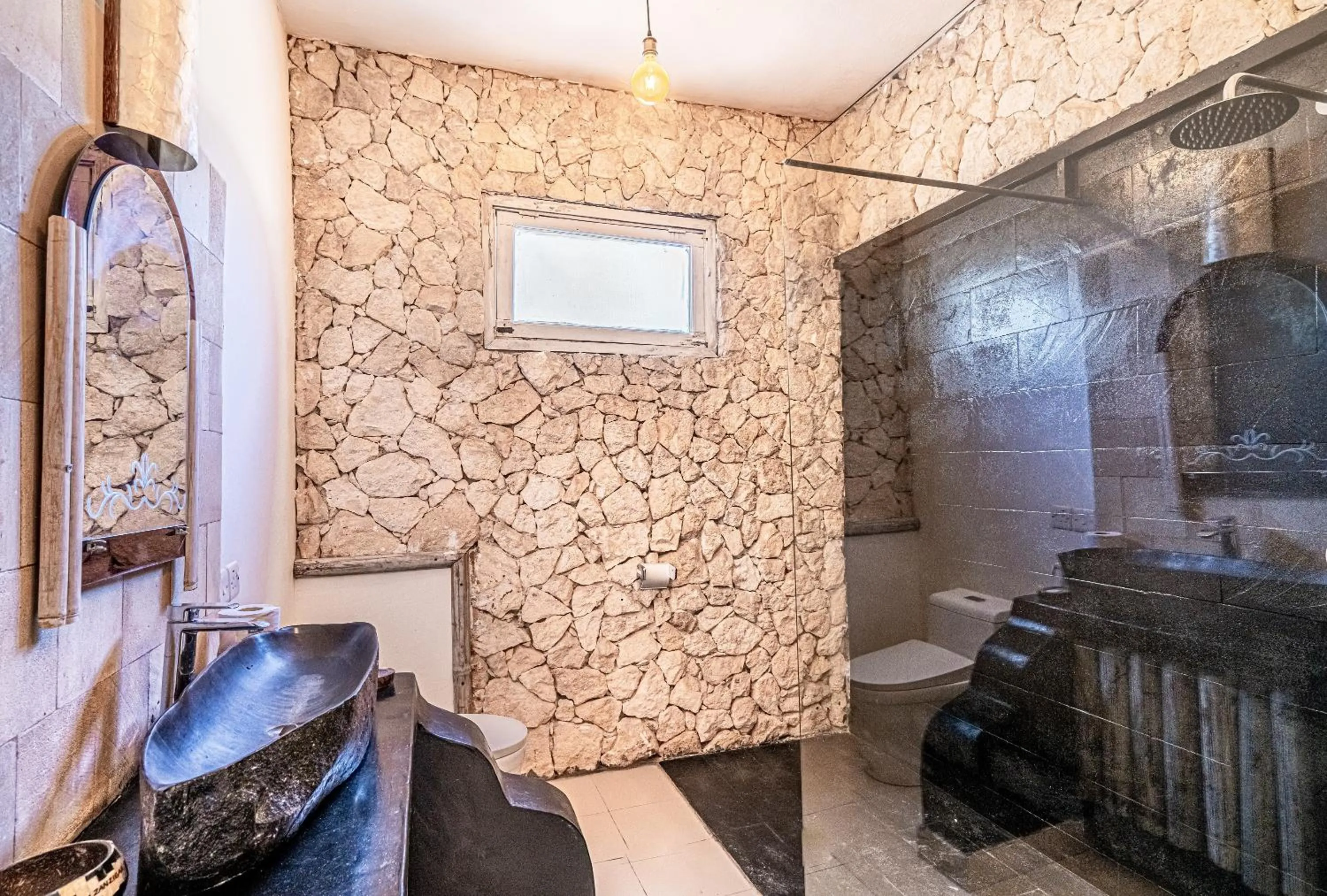 Toilet in Coral Rocks Hotel & Restaurant