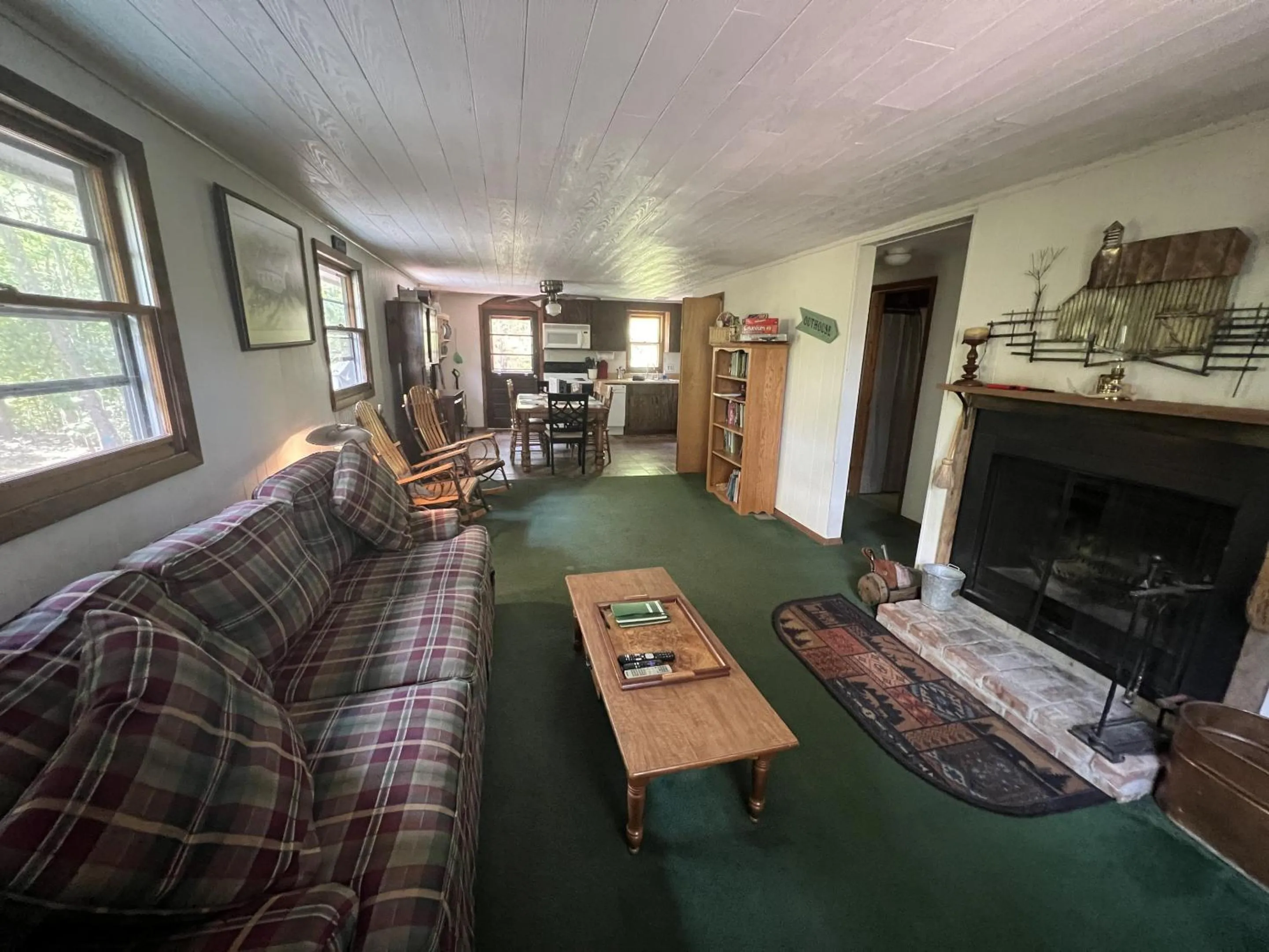 Living room in Rock Stalls Lodge Hocking Hills