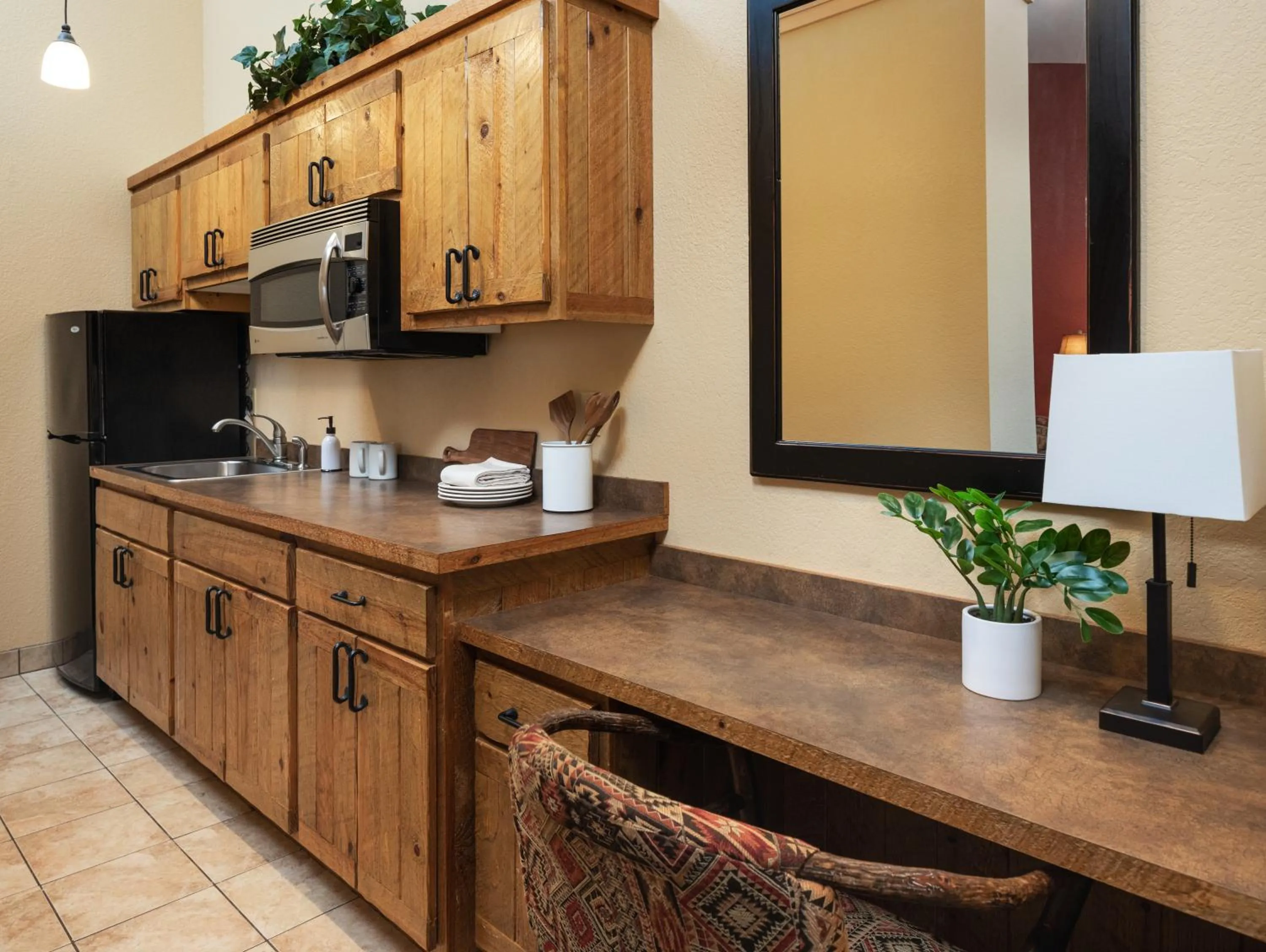 kitchen in bantr Grand Hotel Wausau - Rothschild