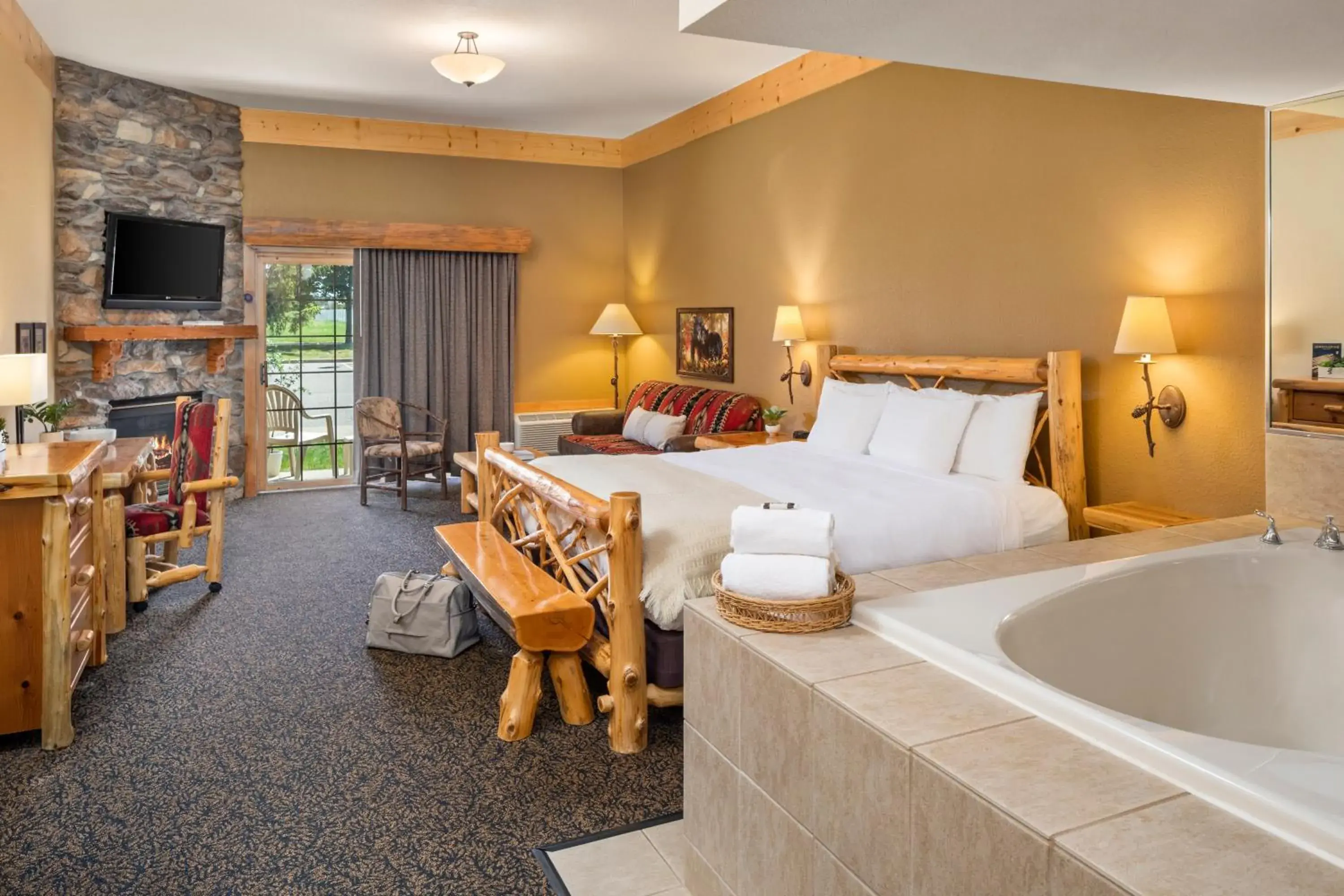 Patio, Bed in bantr Grand Hotel Wausau - Rothschild Patio, Bed in bantr Grand Hotel Wausau - Rothschild