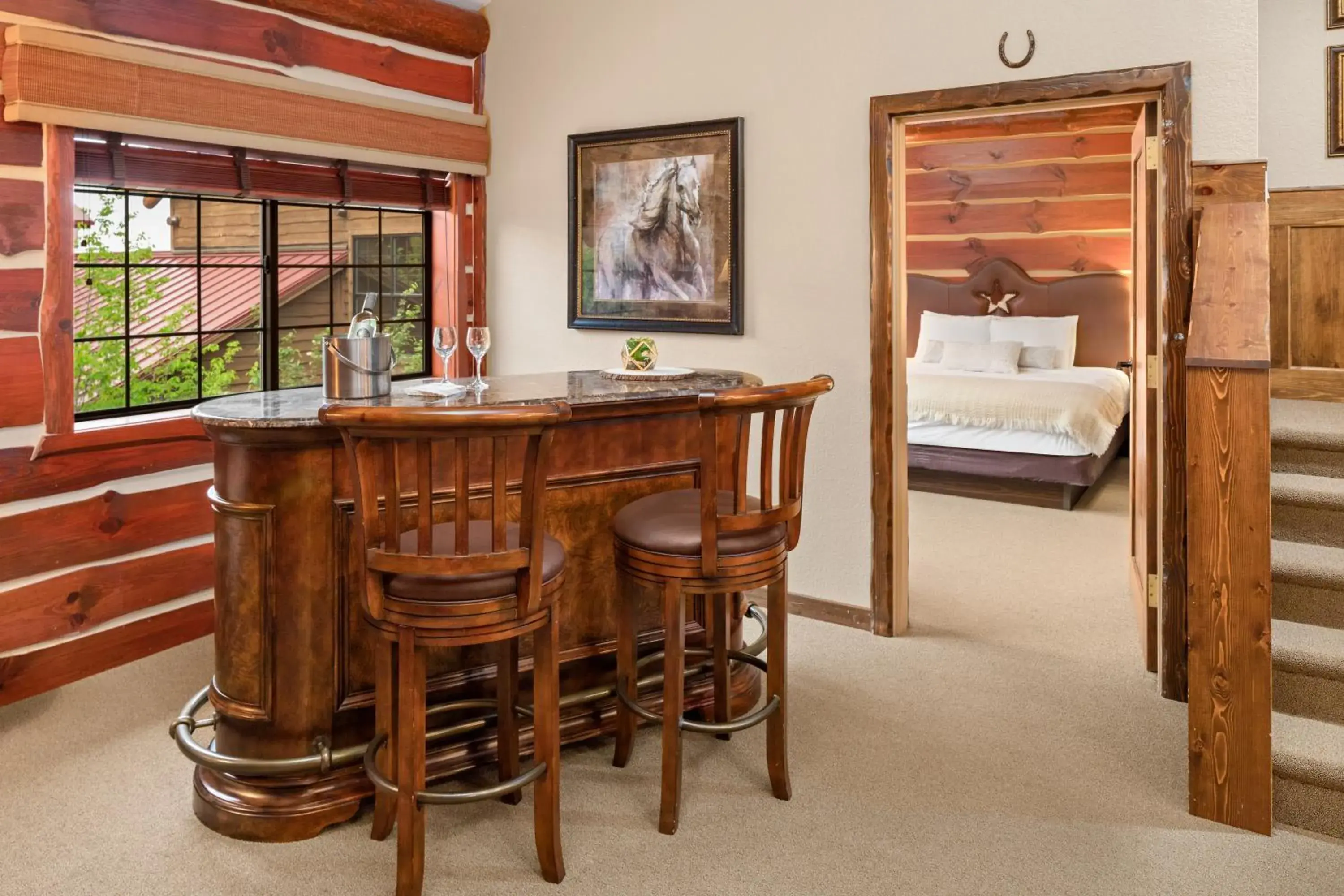 Lounge or bar, Bed in bantr Grand Hotel Wausau - Rothschild Lounge or bar, Bed in bantr Grand Hotel Wausau - Rothschild