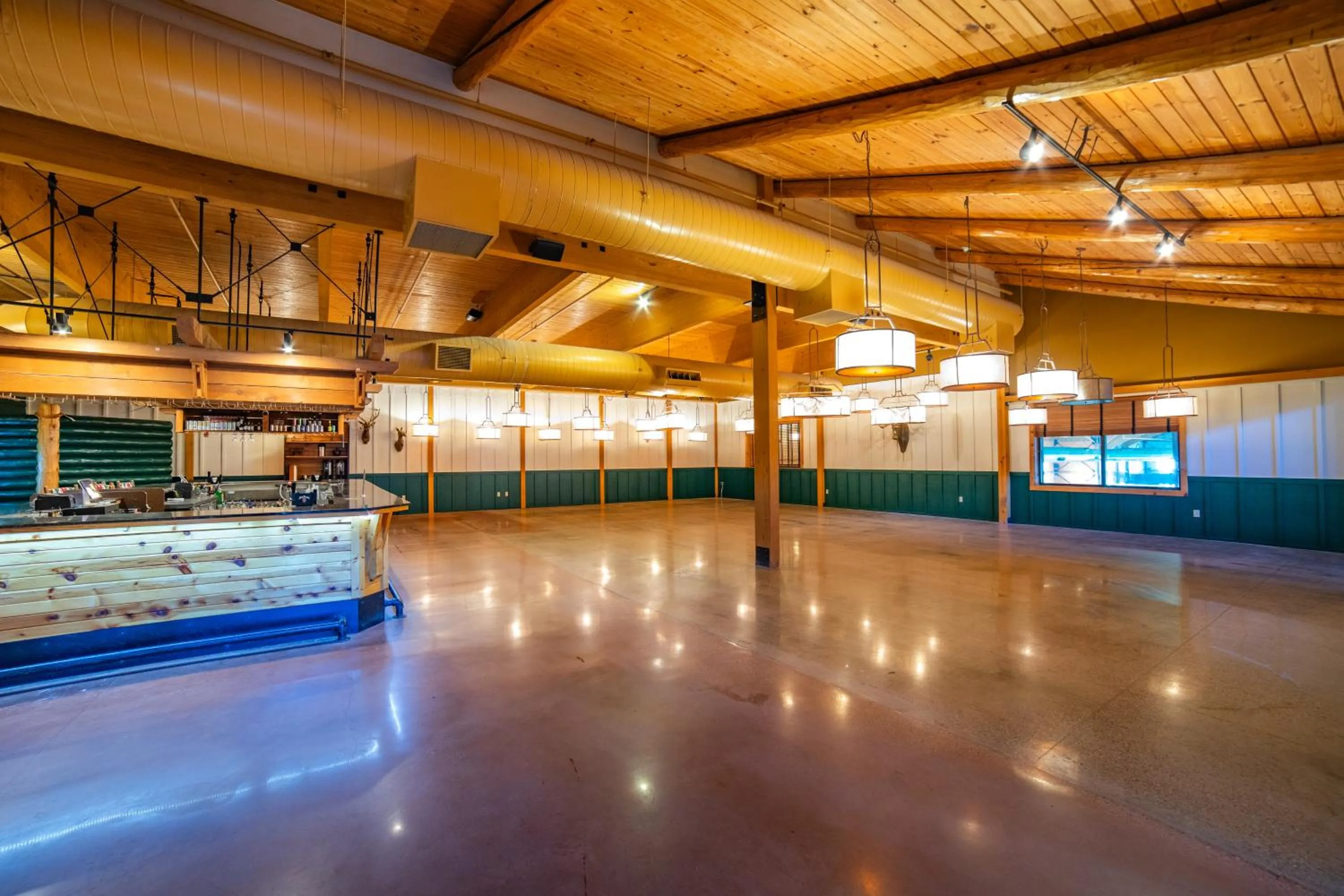 Lounge or bar in bantr Grand Hotel Wausau - Rothschild