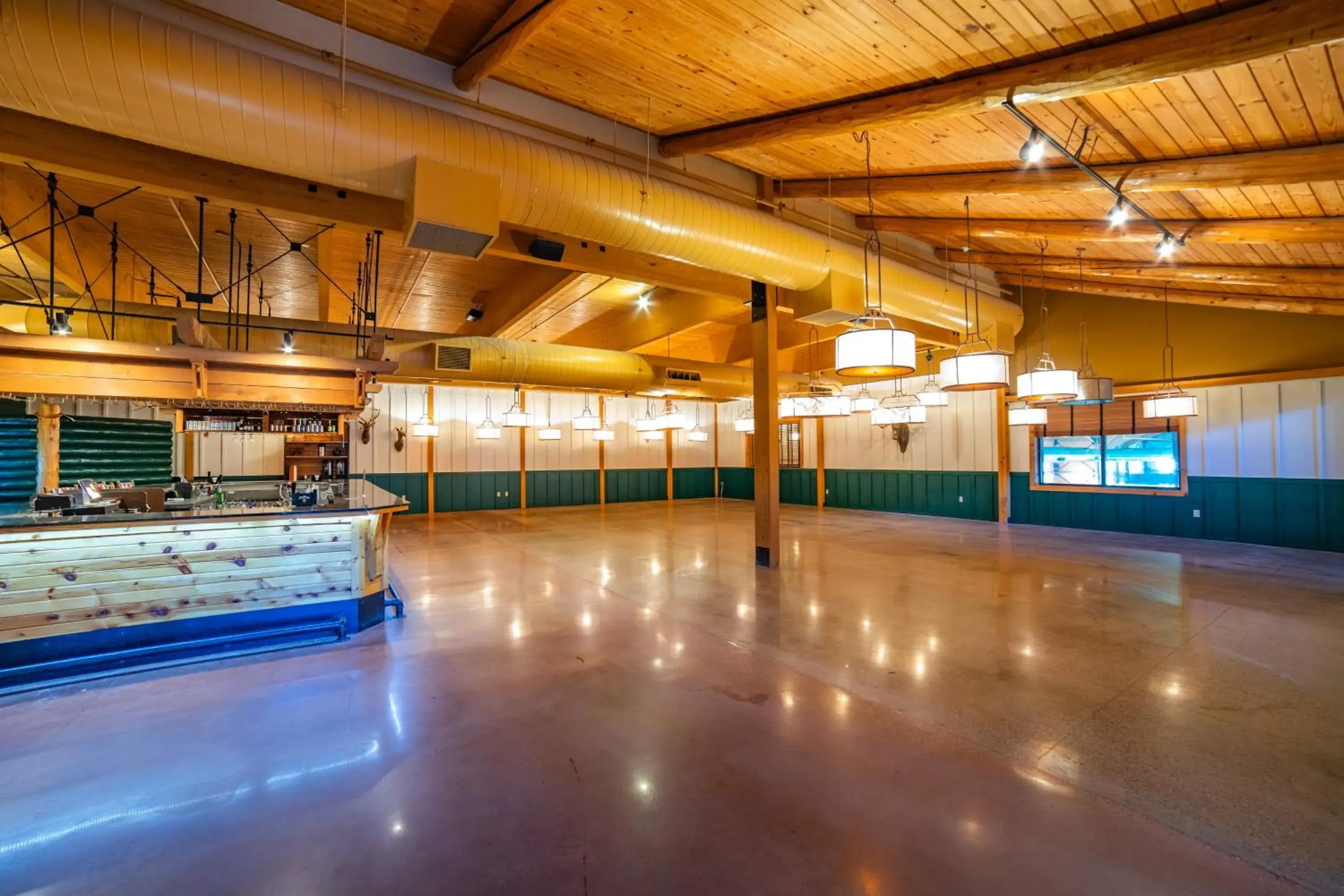 Lounge or bar in bantr Grand Hotel Wausau - Rothschild Lounge or bar in bantr Grand Hotel Wausau - Rothschild