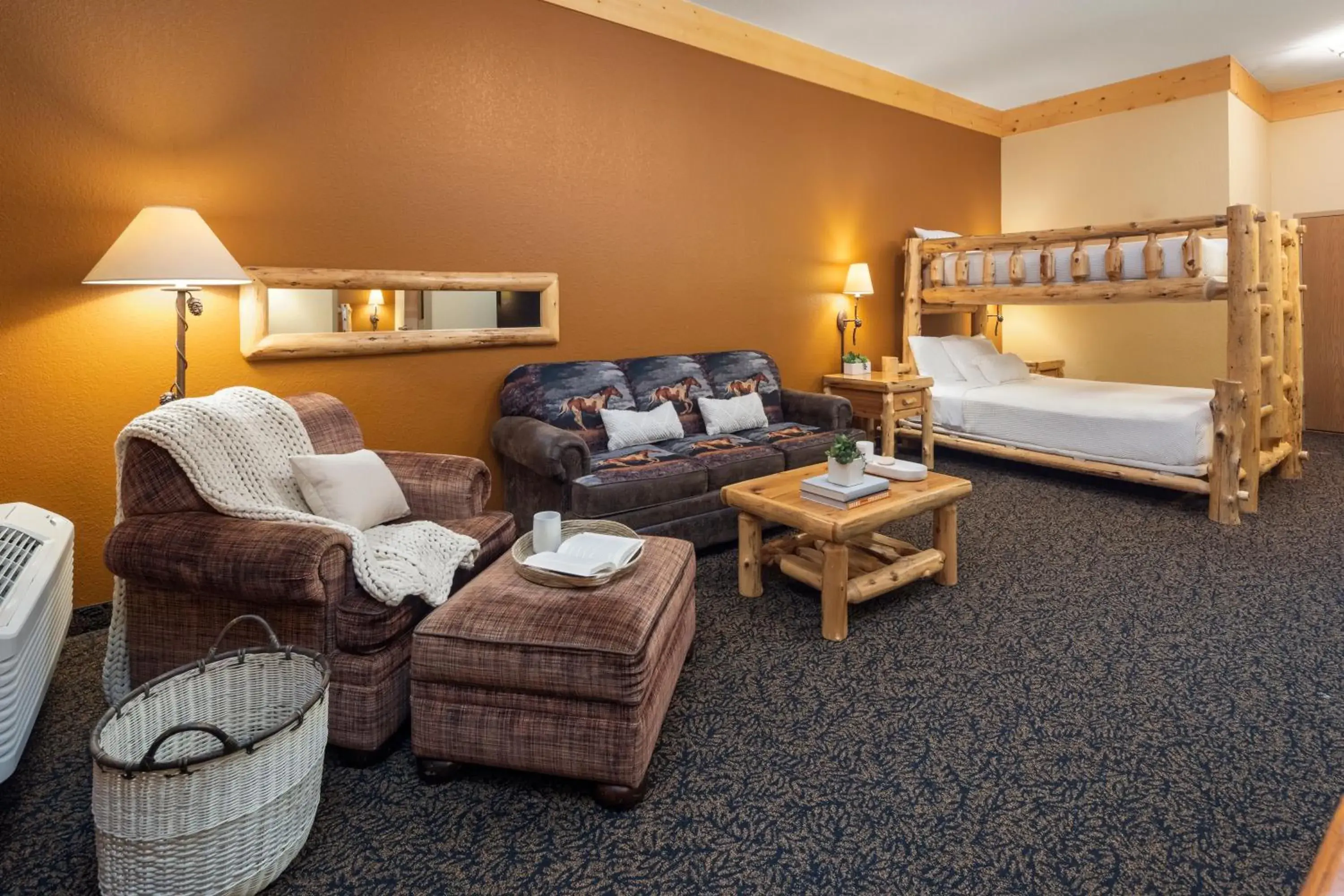 bunk bed, Bed in bantr Grand Hotel Wausau - Rothschild bunk bed, Bed in bantr Grand Hotel Wausau - Rothschild